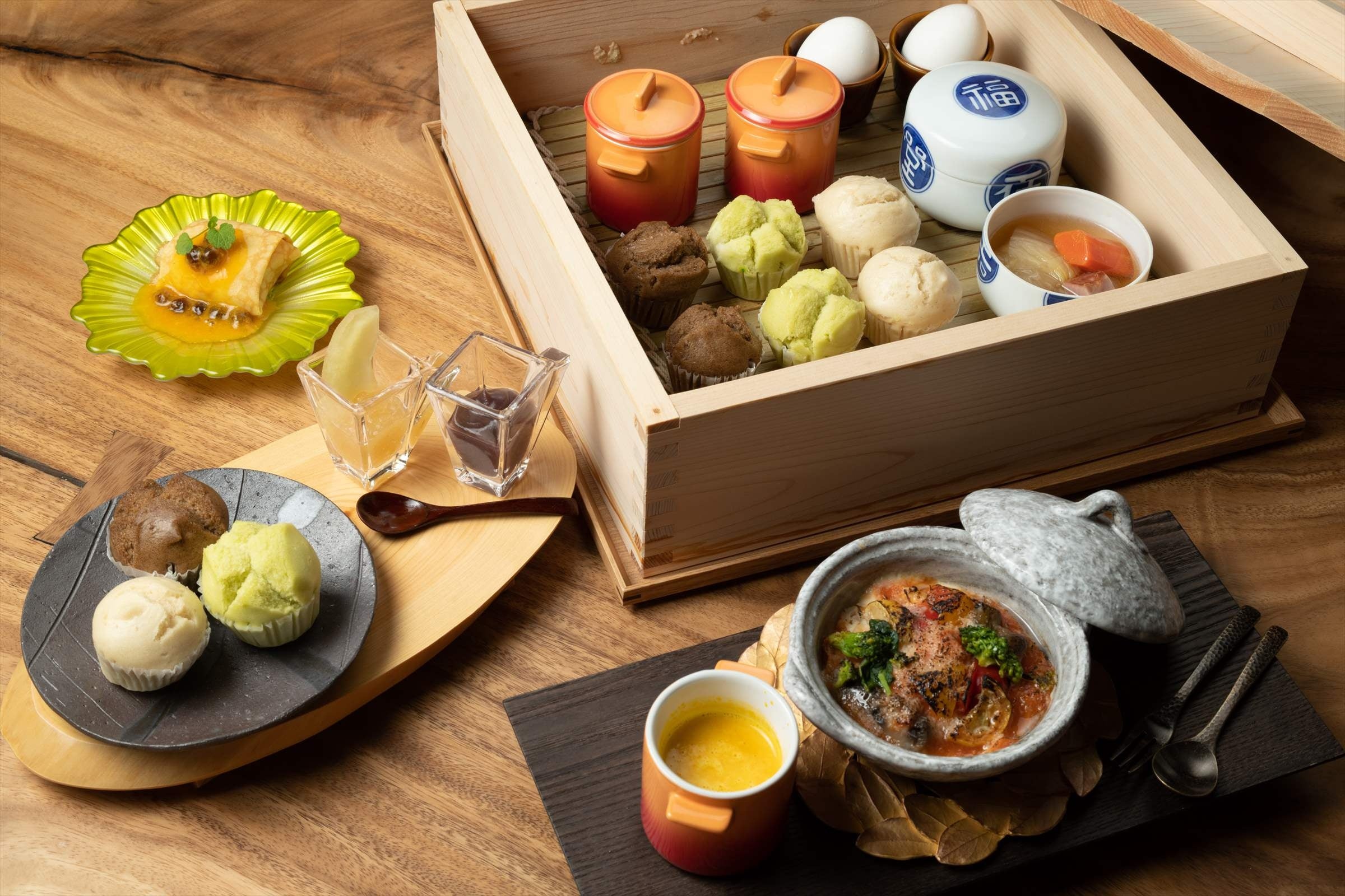 地元食材をふんだんに取り入れた体に優しい自慢の朝食。源泉蒸し料理など。