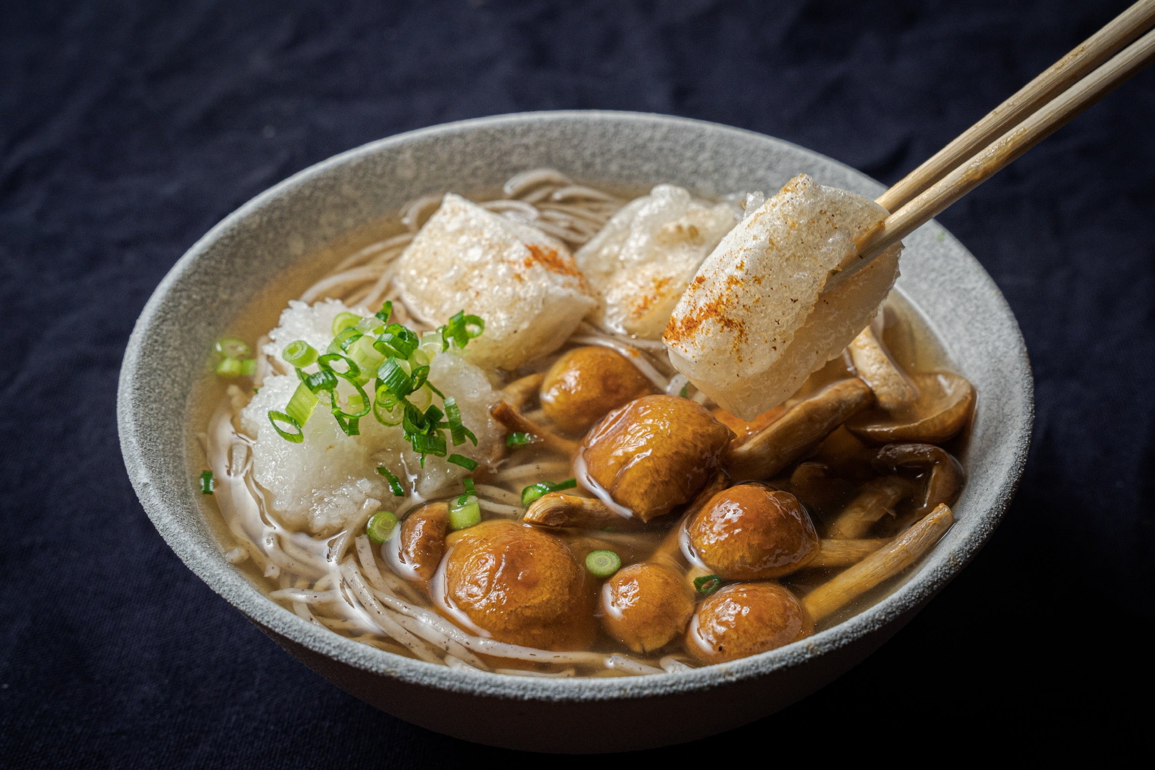 山なめこと揚げ餅のみぞれ