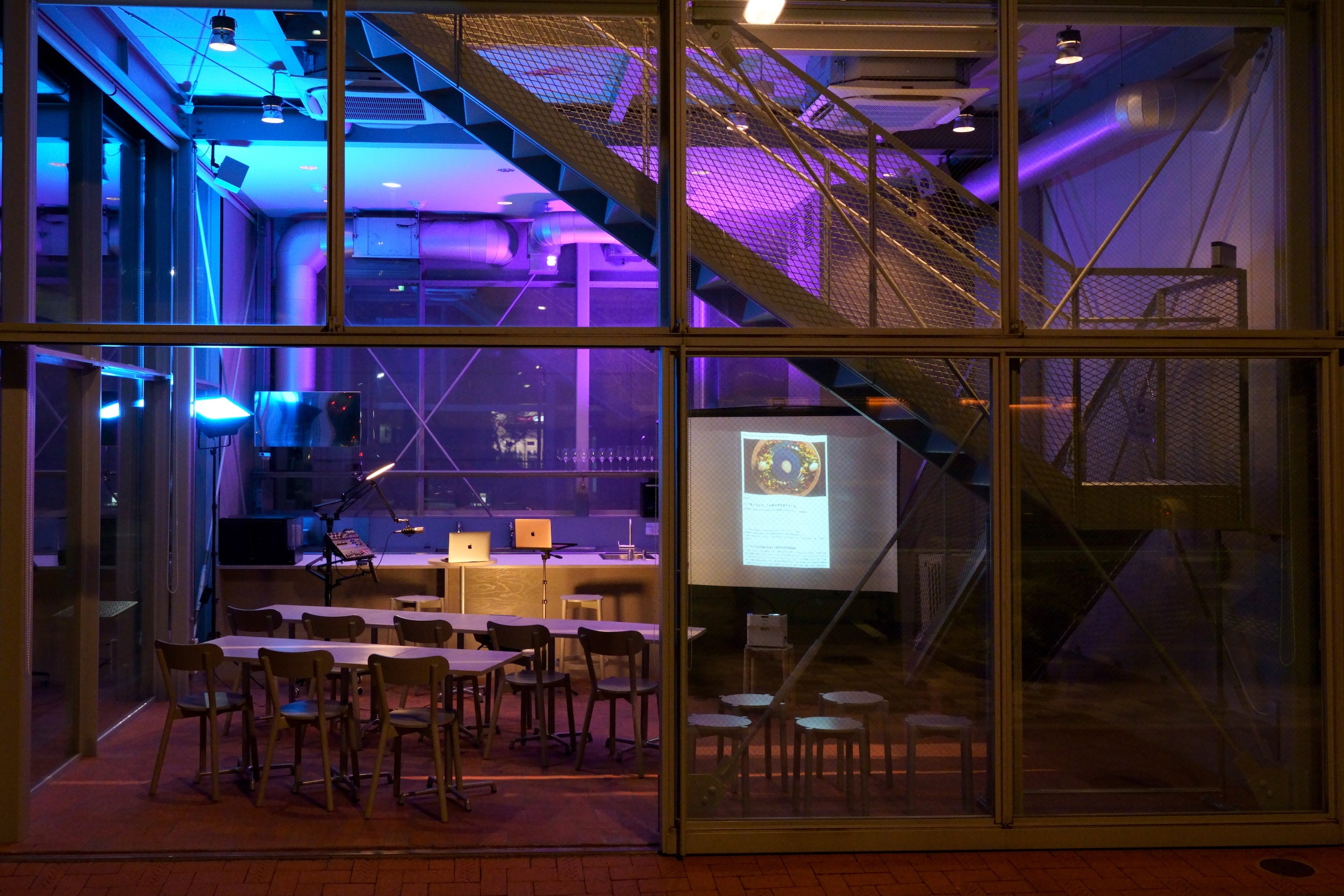 Liberal Eats Lab 1階共用部分 Kitchen セミナー形式イメージ