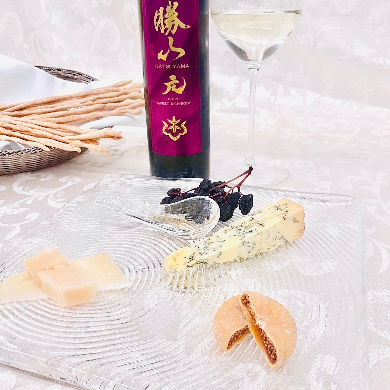 高級酒勝山を、お得な蔵元価格で、グラス1杯からでお楽しみいただけます。