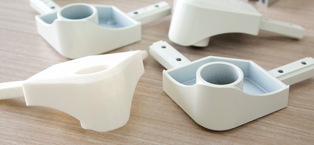 「NEW ウッドシェルフ」アルミ製コーナーダイカストは数々の厳しい条件をクリアした自信作。