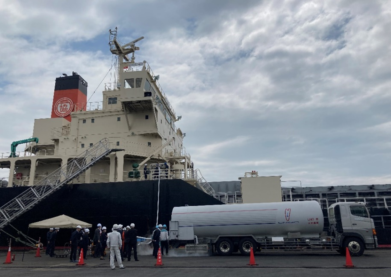 LBMのTruck to Ship バンカリング風景