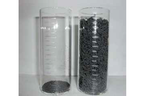 左）膨張前　右）膨張後