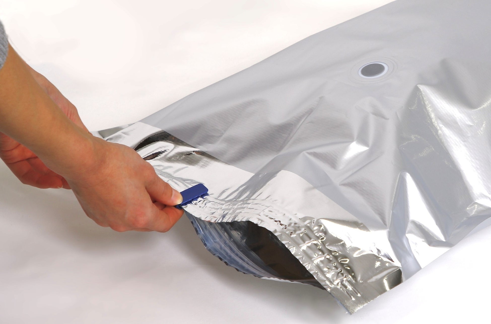 ②ジッパーを閉める