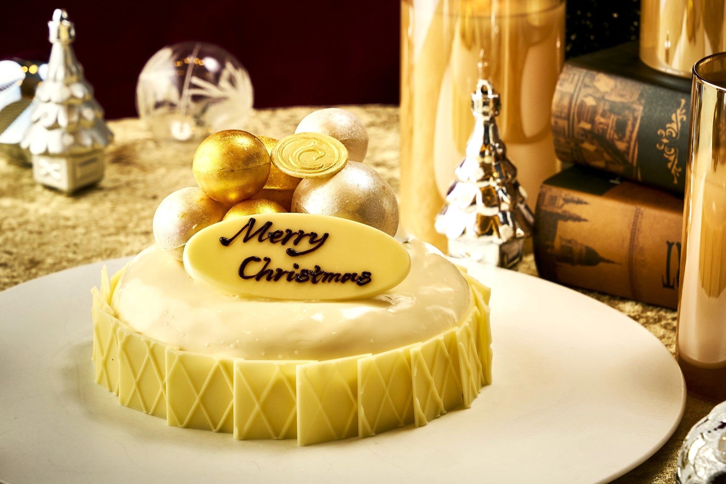 ピスタチオ X いちご“クリスマスケーキ2025の予約受付を開始