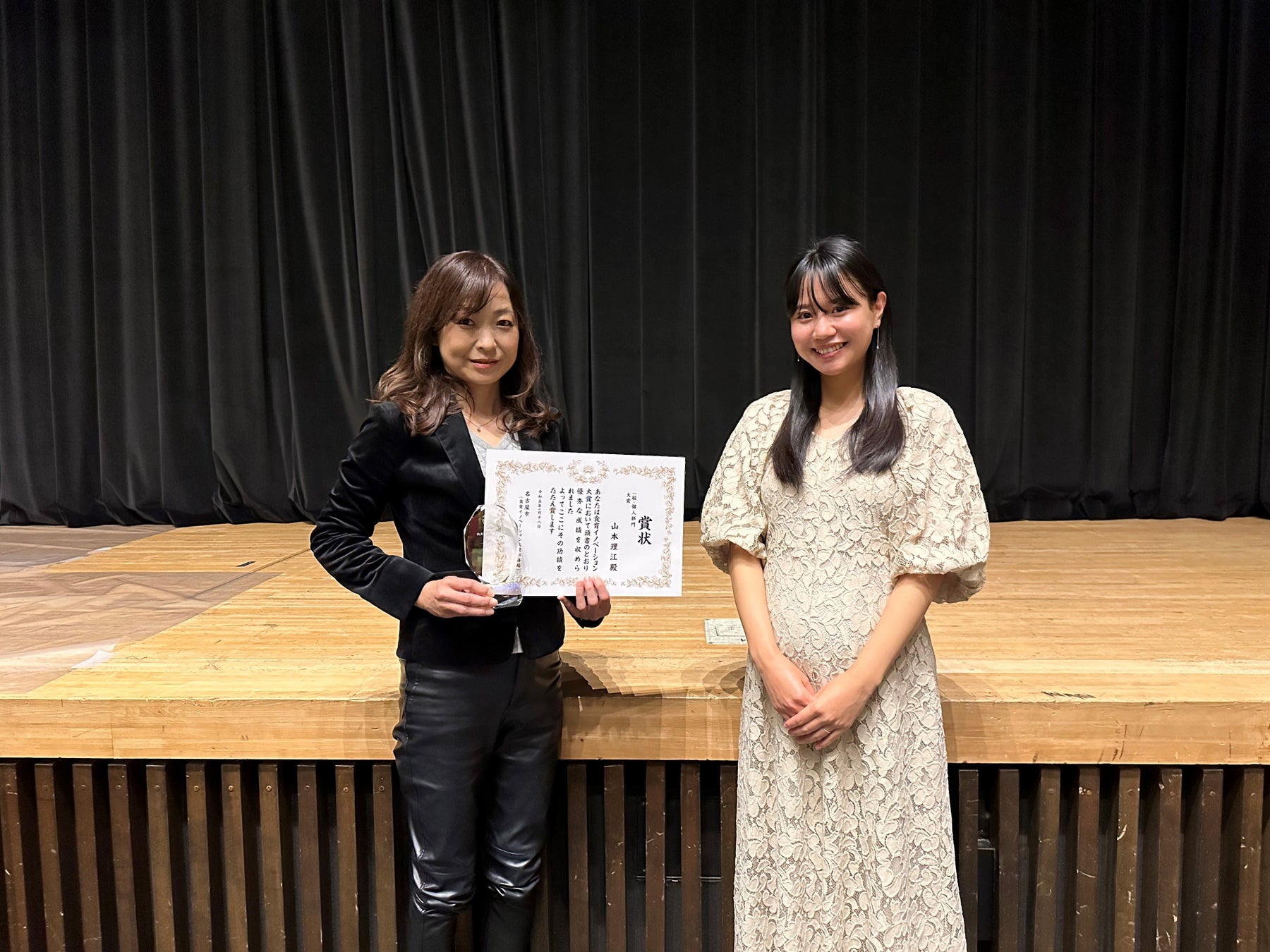 (左)山本理恵さん (右)鈴木あすなさん