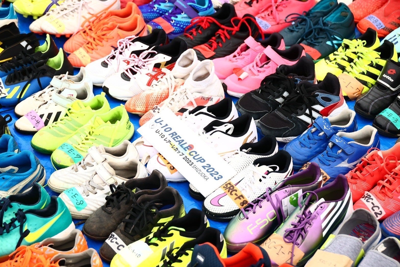 集まったシューズは全部で135足