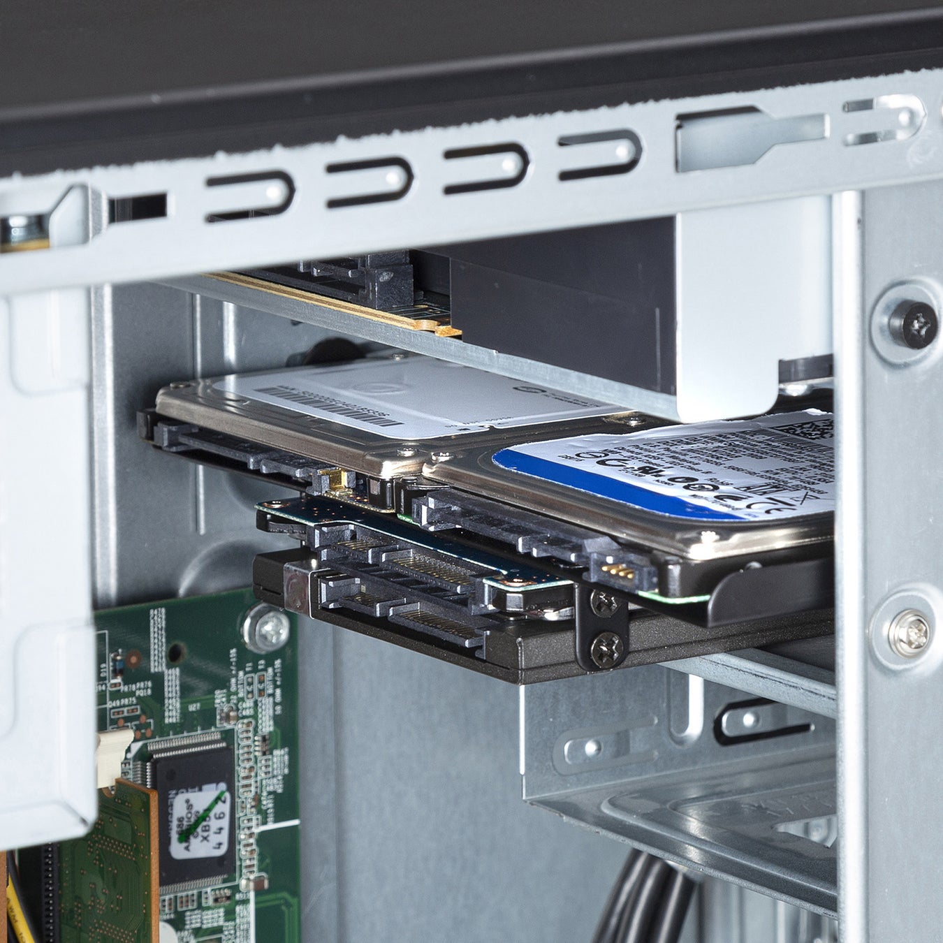 2.5インチSSDやHDDを3.5インチベイ、5インチベイに取り付け