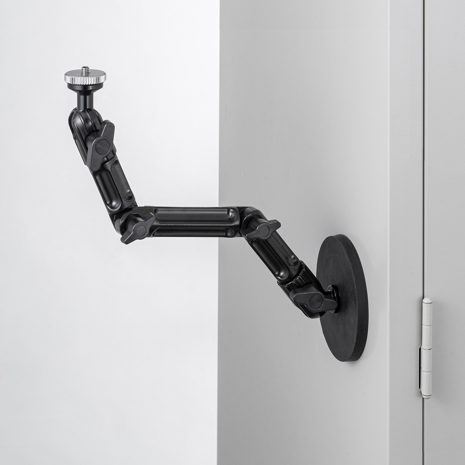 強力マグネットで支柱や壁面に取り付けできるカメラマウントを発売