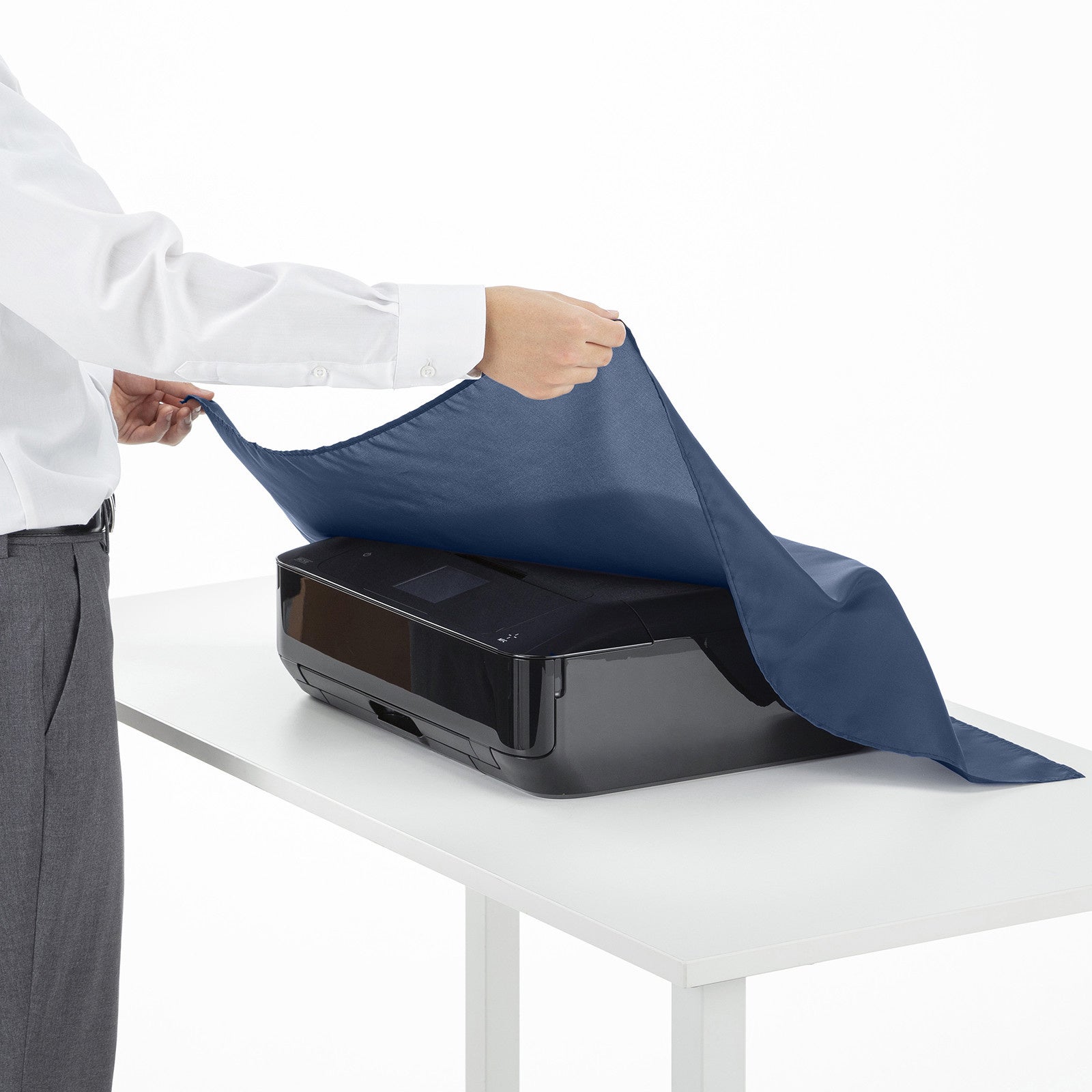 制電効果に優れ、埃や汚れから機器を守る抗菌仕様のマルチカバーを発売