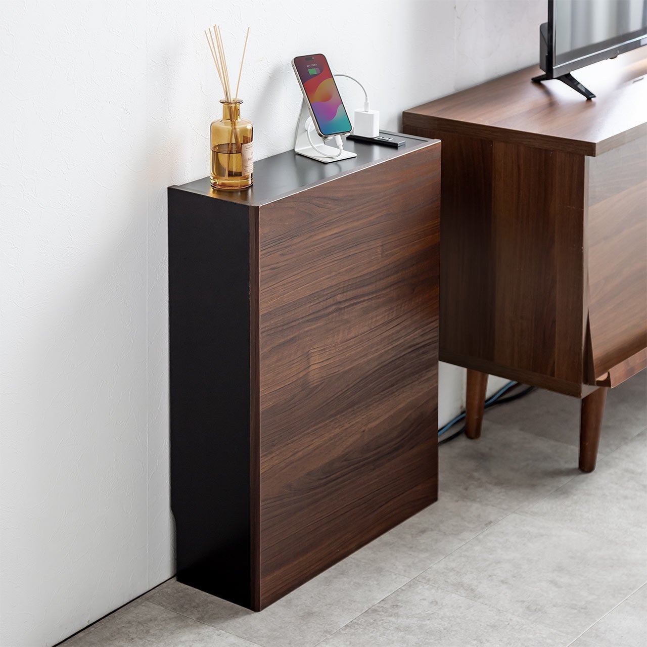 置くだけでスッキリ隠せる！さまざまな場所に設置できる大きめサイズの