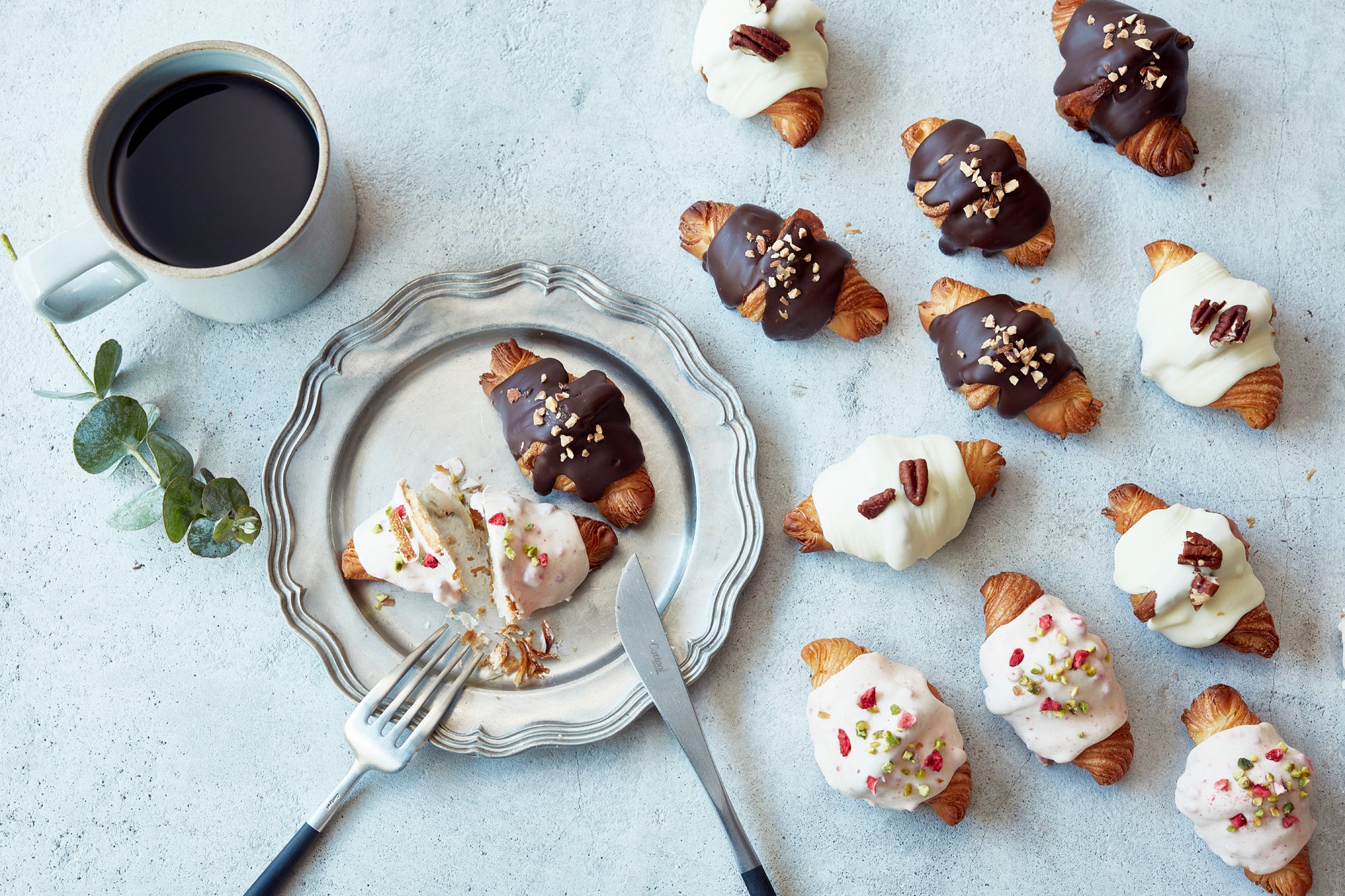 ＜渋谷 東急フードショー店限定＞ チョコ＆ホワイトチョコマイクロクロワッサンBOX、チョコ＆ストロベリーチョコマイクロクロワッサンBOX    各¥ 980