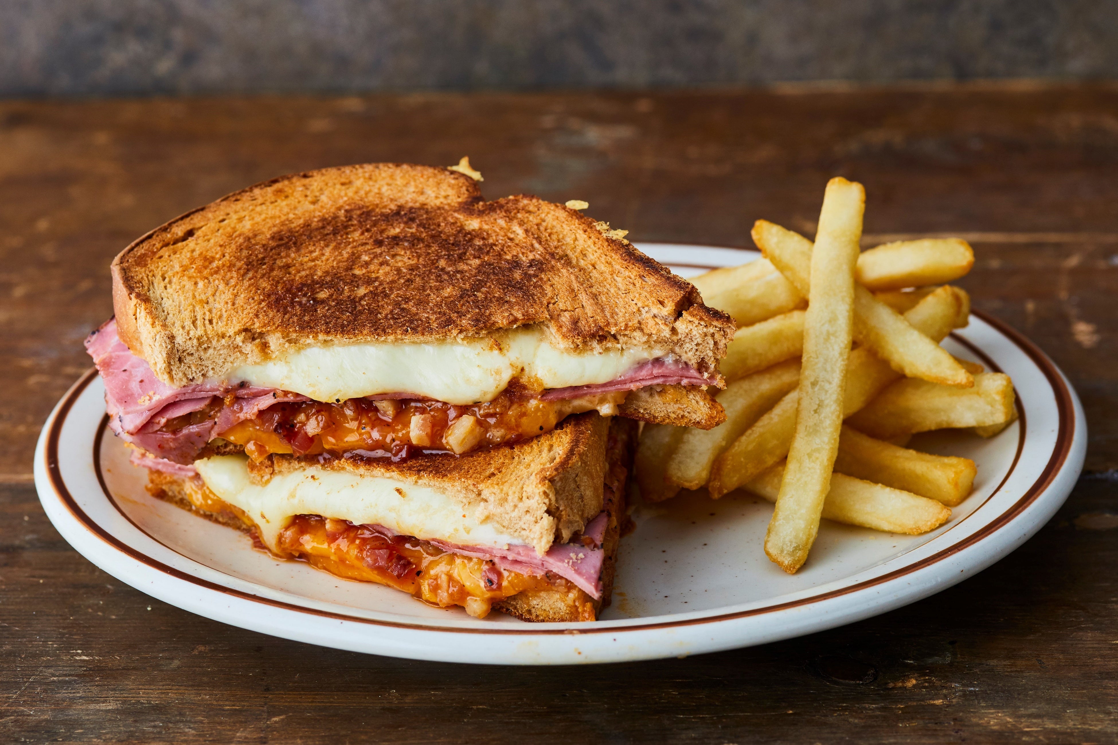 ▲メルトチーズ＆パストラミグリルサンド