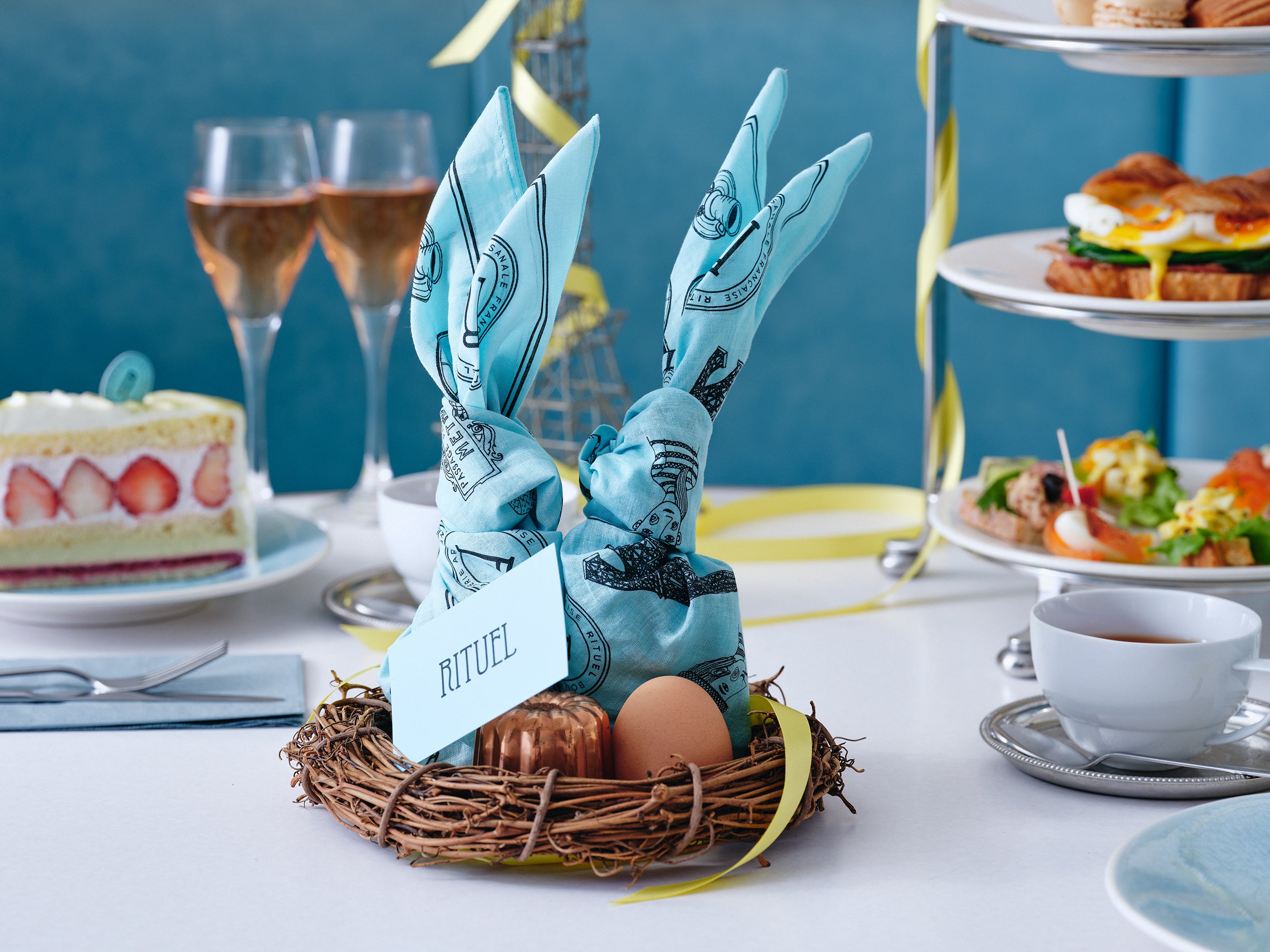 ＜イースターアフタヌーンティーセット限定＞ウサギ型バンダナ包みのスーベニア