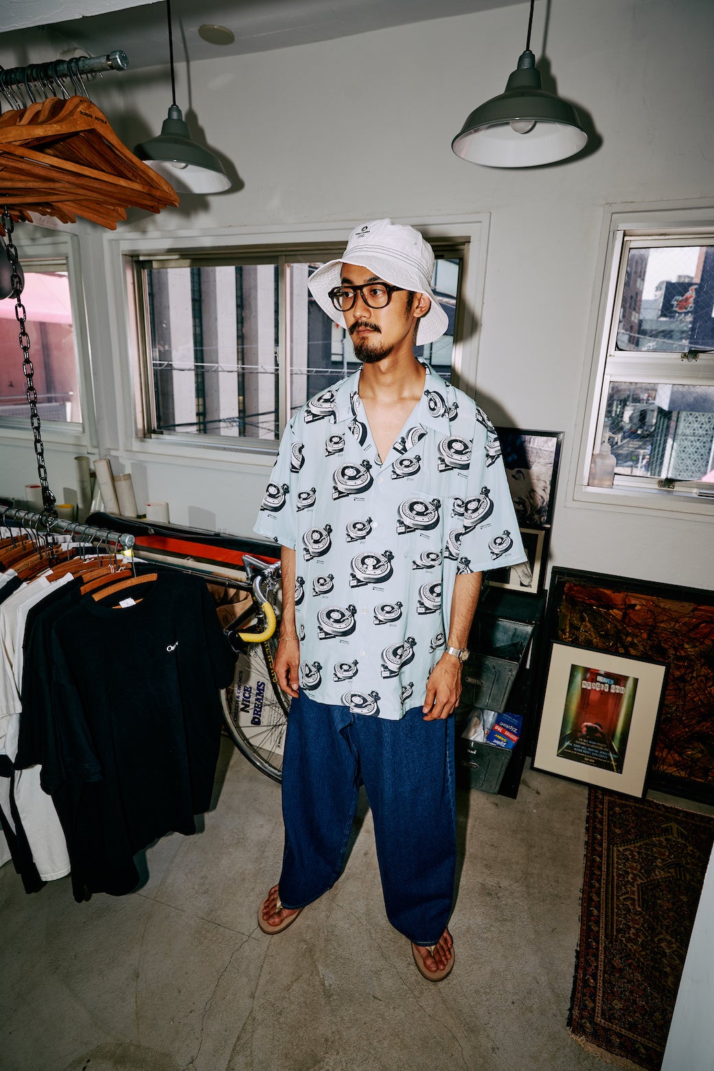 oasis microdot オフィシャルプロダクト ロゴ 額装品 オアシス OASISのアートワークも手掛けたUKのクリエイティブ集団microdot