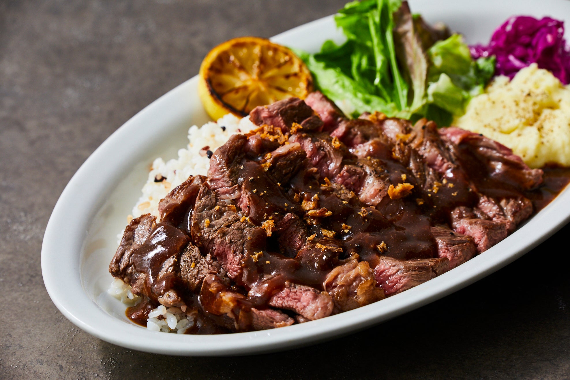 US産アンガス牛のBBQステーキハウス