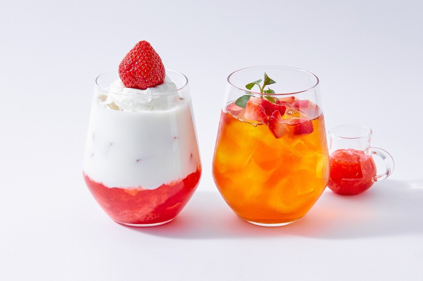 あまおうみるく　右：あまおうと森いちごのルイボスティー 　