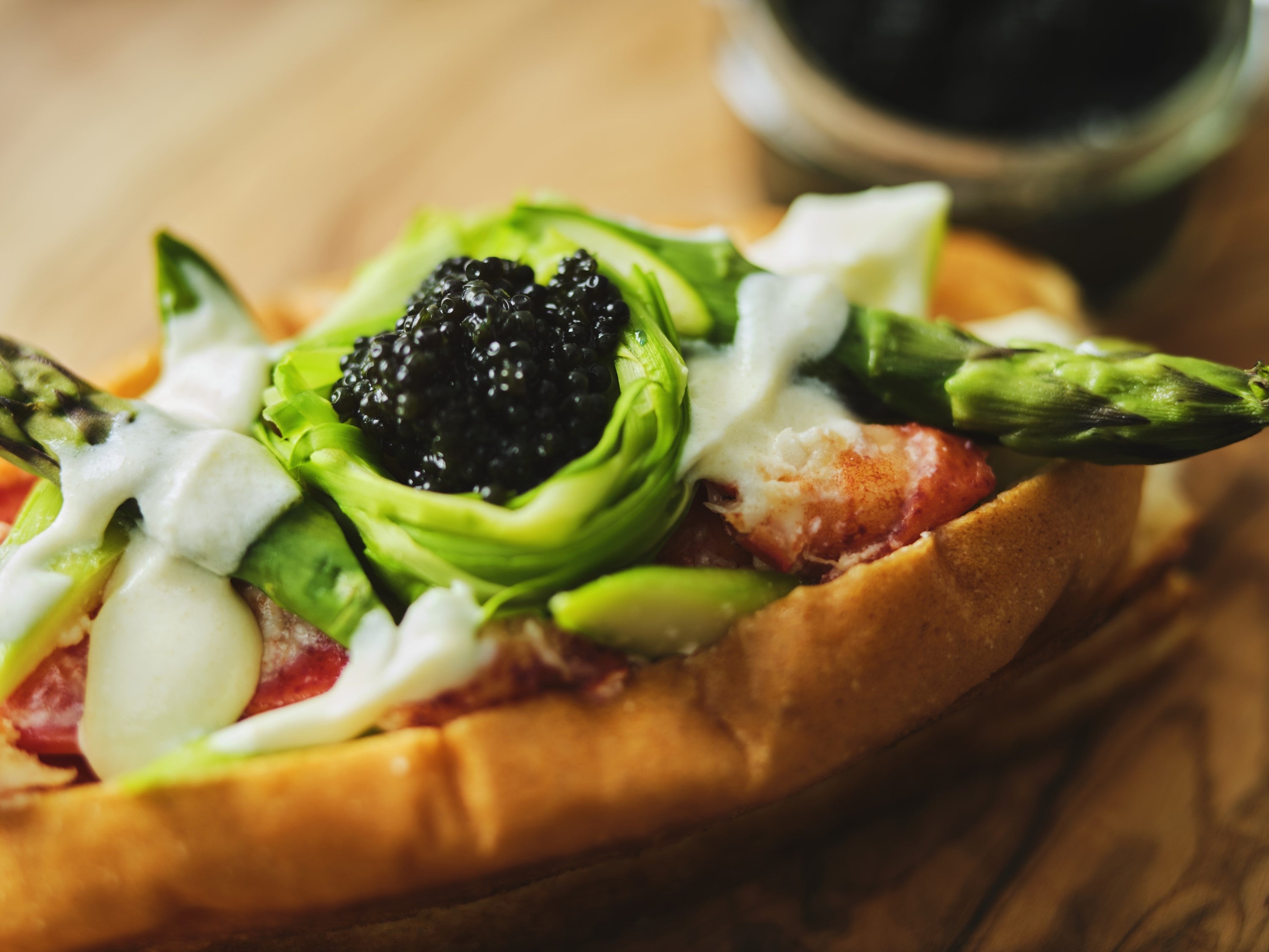 ISETAN アスパラ＆キャビアのロブスターロール