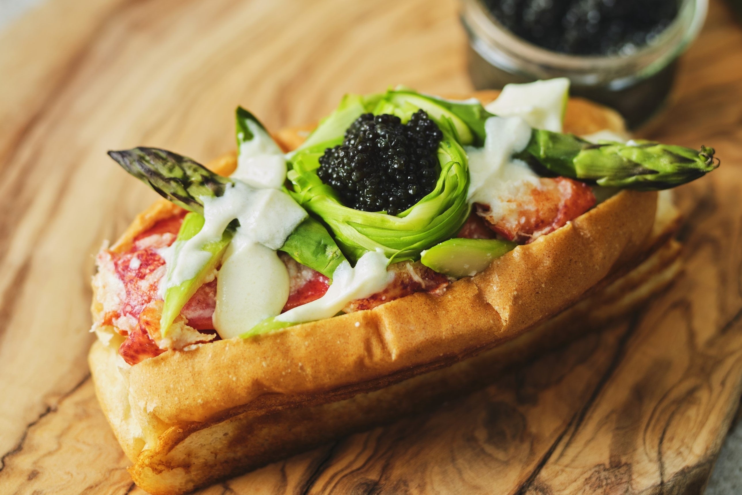 ISETAN アスパラ＆キャビアのロブスターロール