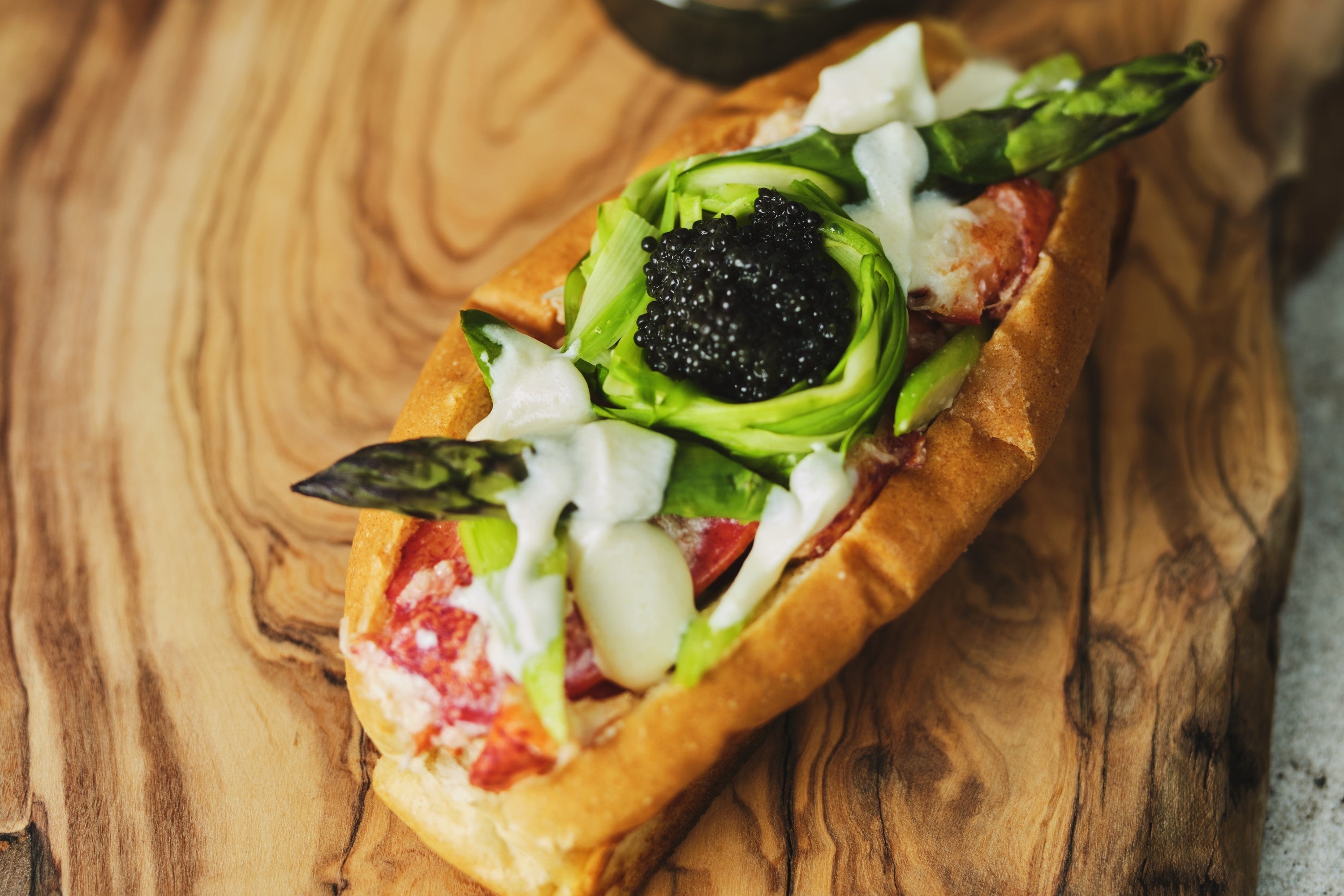 ISETAN アスパラ＆キャビアのロブスターロール