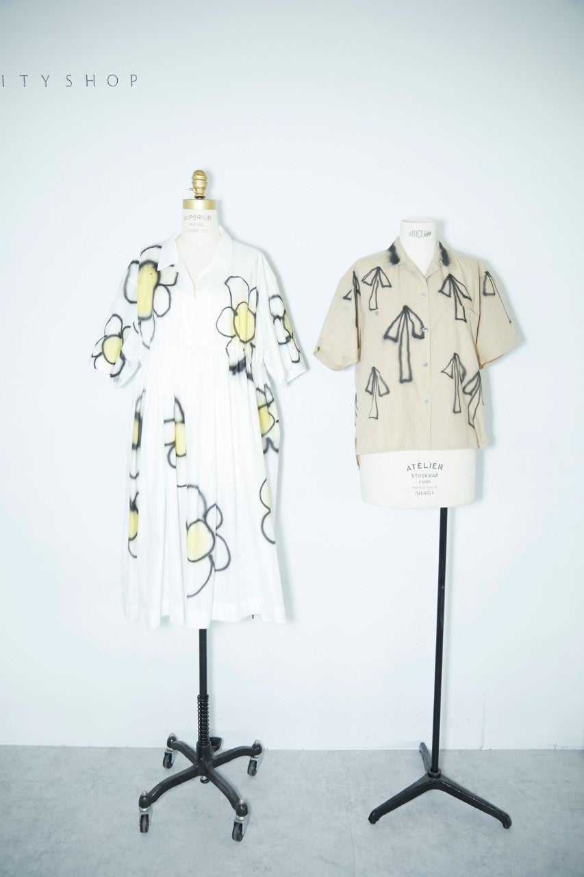 (左)One piece ￥73,700(tax in) (右)Shirt ￥31,900(tax in)