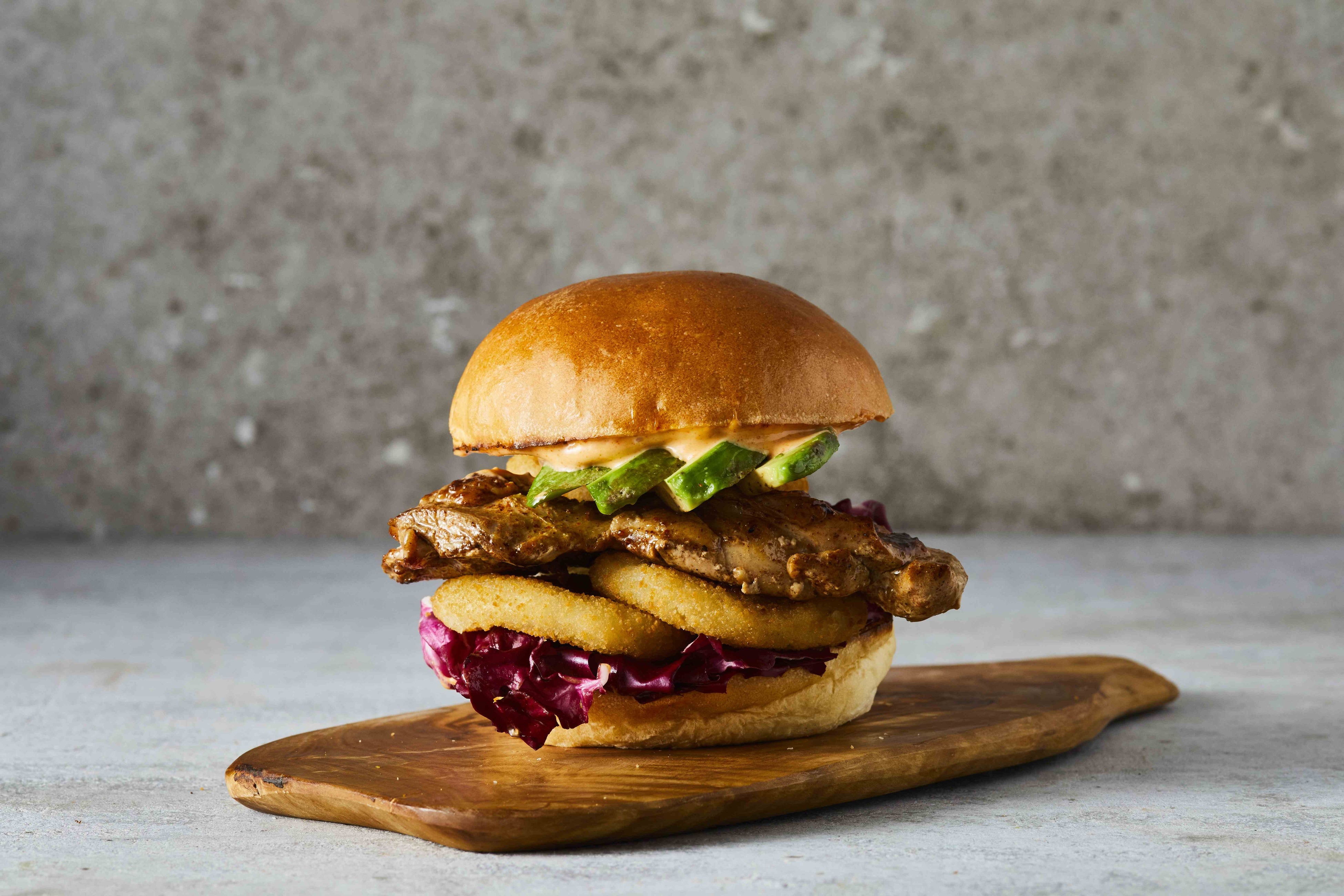 アボカドチキンバーガー