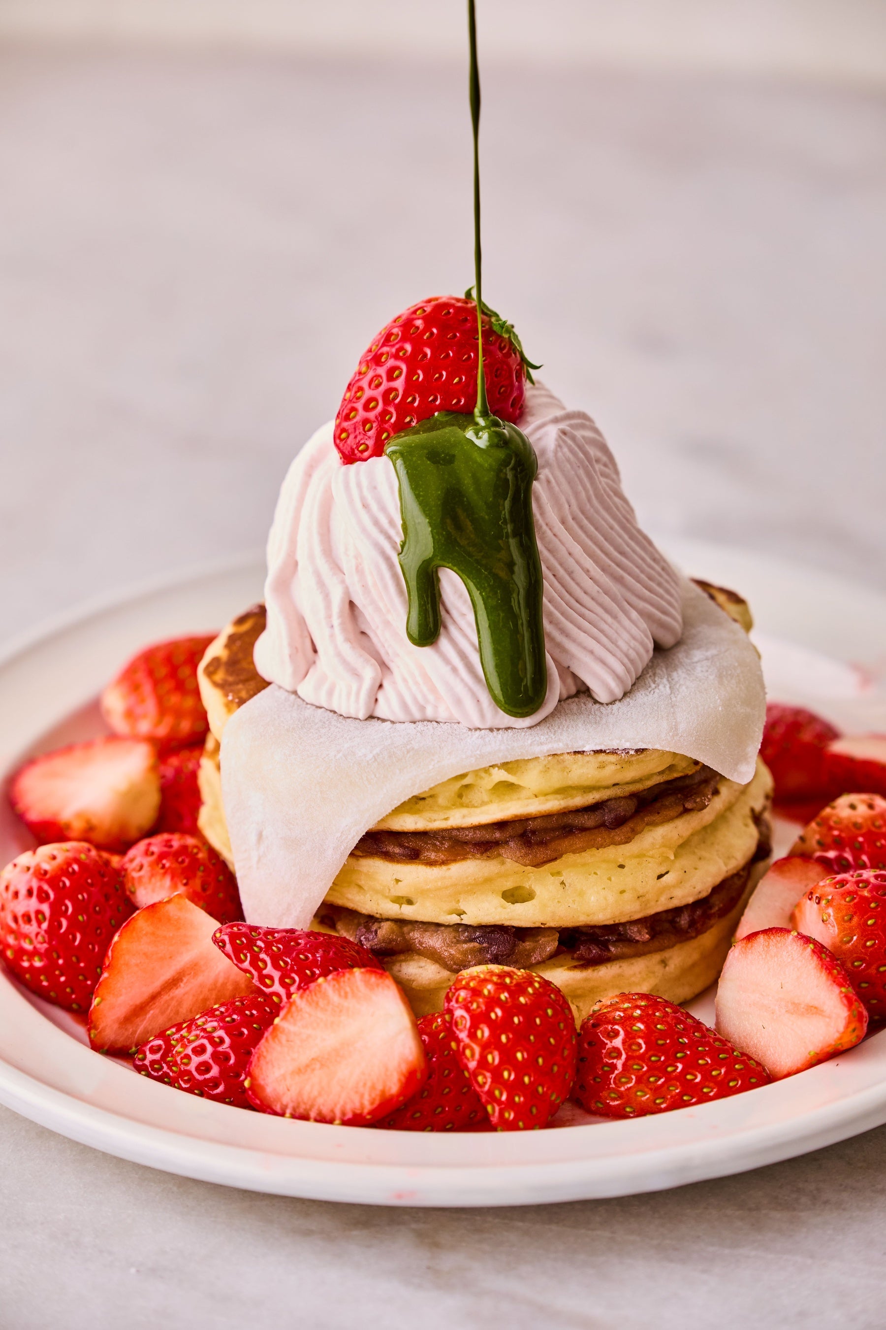 MEGA盛りいちごのいちご大福ワッフル抹茶