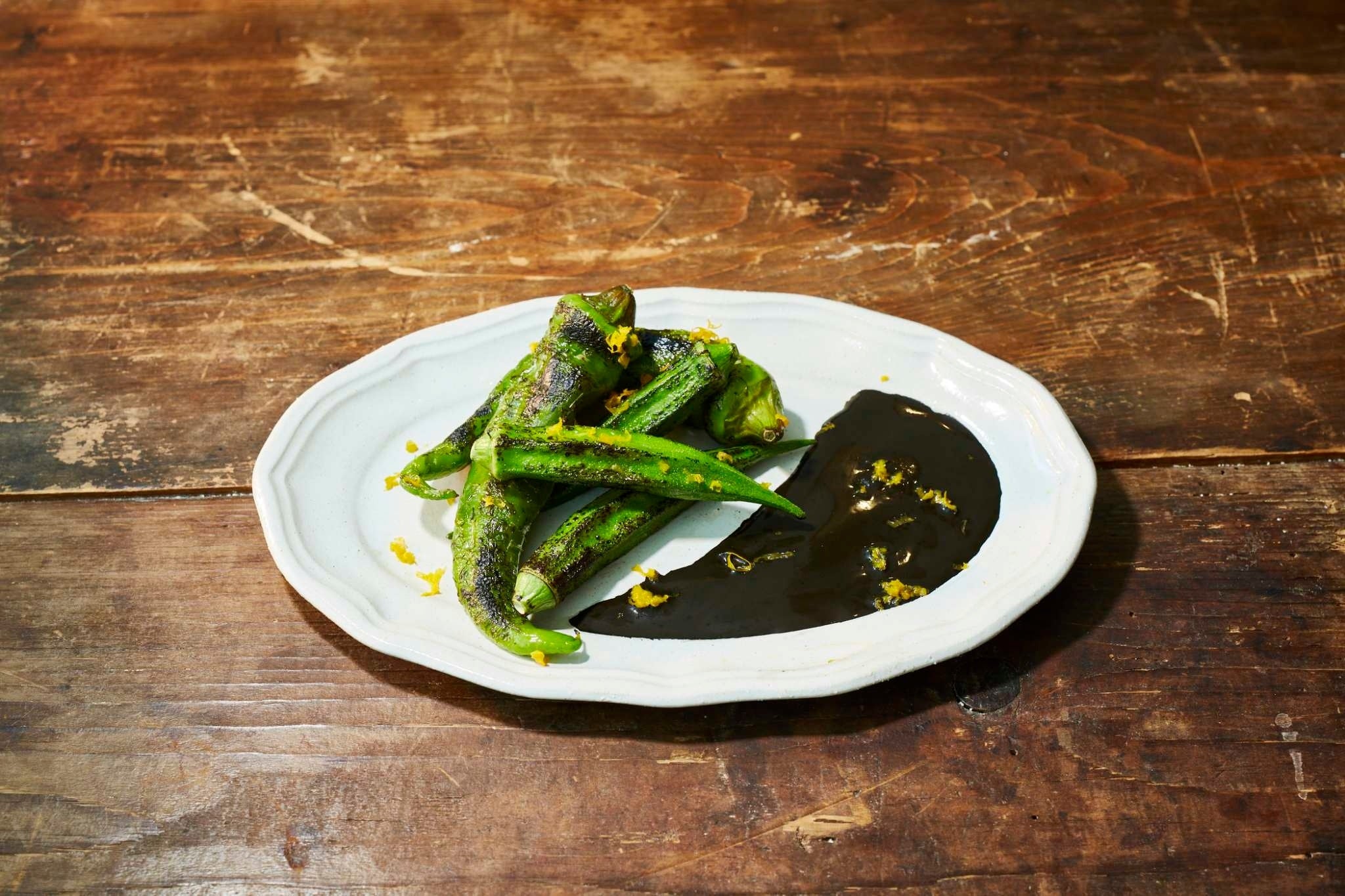 万願寺唐辛子とオクラのグリル-柚子イカスミソース-