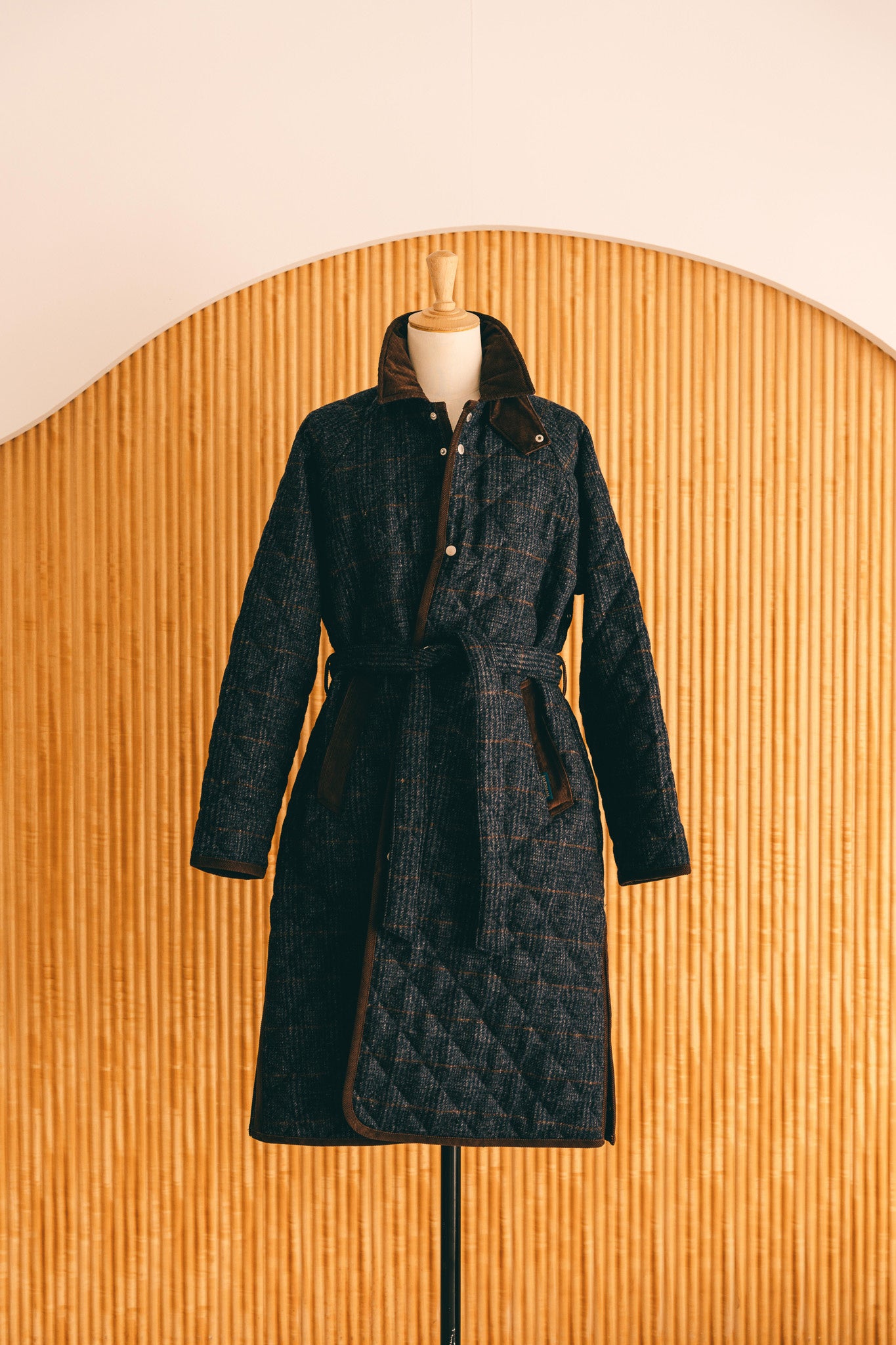 LAVENHAM for ÉDIFICE〉「もし70～80年代のシングルラグランコートを