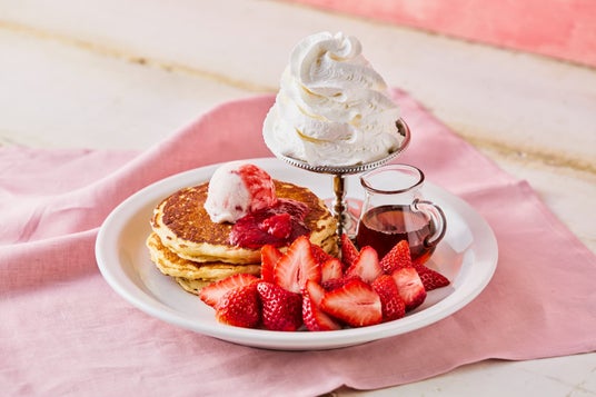 「J.S. BURGERS CAFE」「J.S. BURGERS Jr.」国産いちごを贅沢に使用した“いちごづくし”のパンケーキ3月26日(木)から期間限定で販売! 「J.S. BURGERS CAFE」「J.S. BURGERS Jr.」国産いちごを贅沢に使用した“いちごづくし”のパンケーキ3月26日(木)から期間限定で販売!