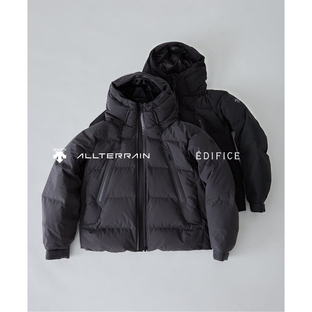 《DESCENTE ALLTERRAIN × EDIFICE》水沢ダウン「マウンテニア」の素材を使用し、丸みのあるシルエットが特徴の「ハーフコート マウンテニア」の別注モデルを発表。
