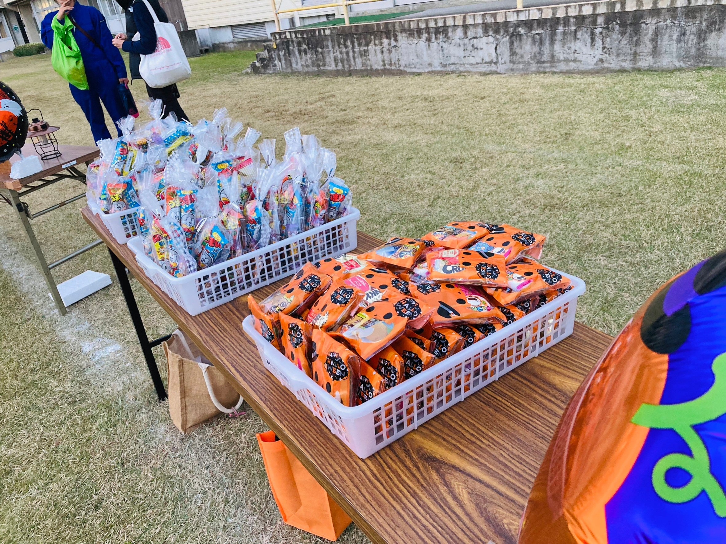 町のみんなで持ち寄ったお菓子