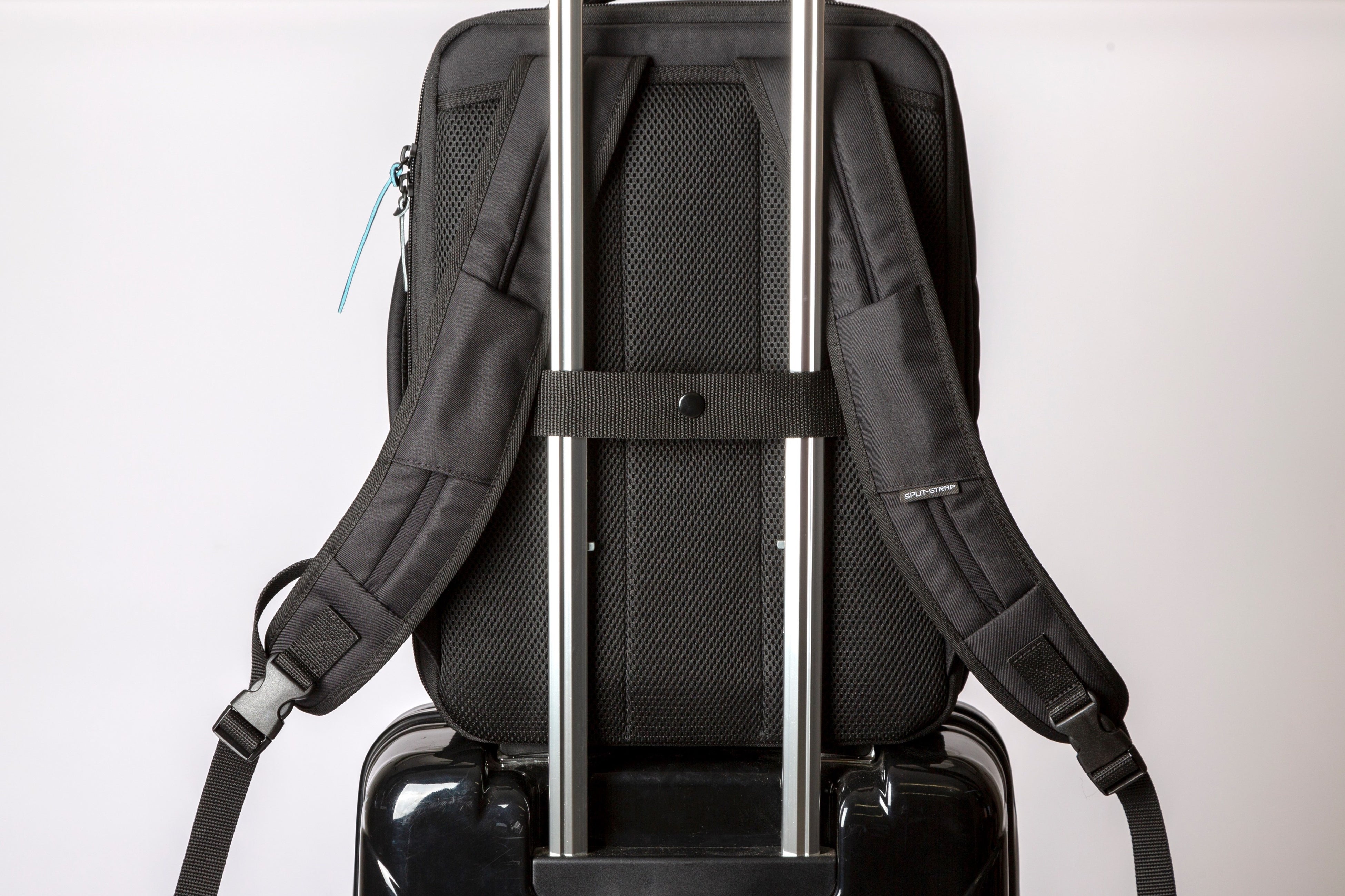 キャリーケース用ベルトを搭載