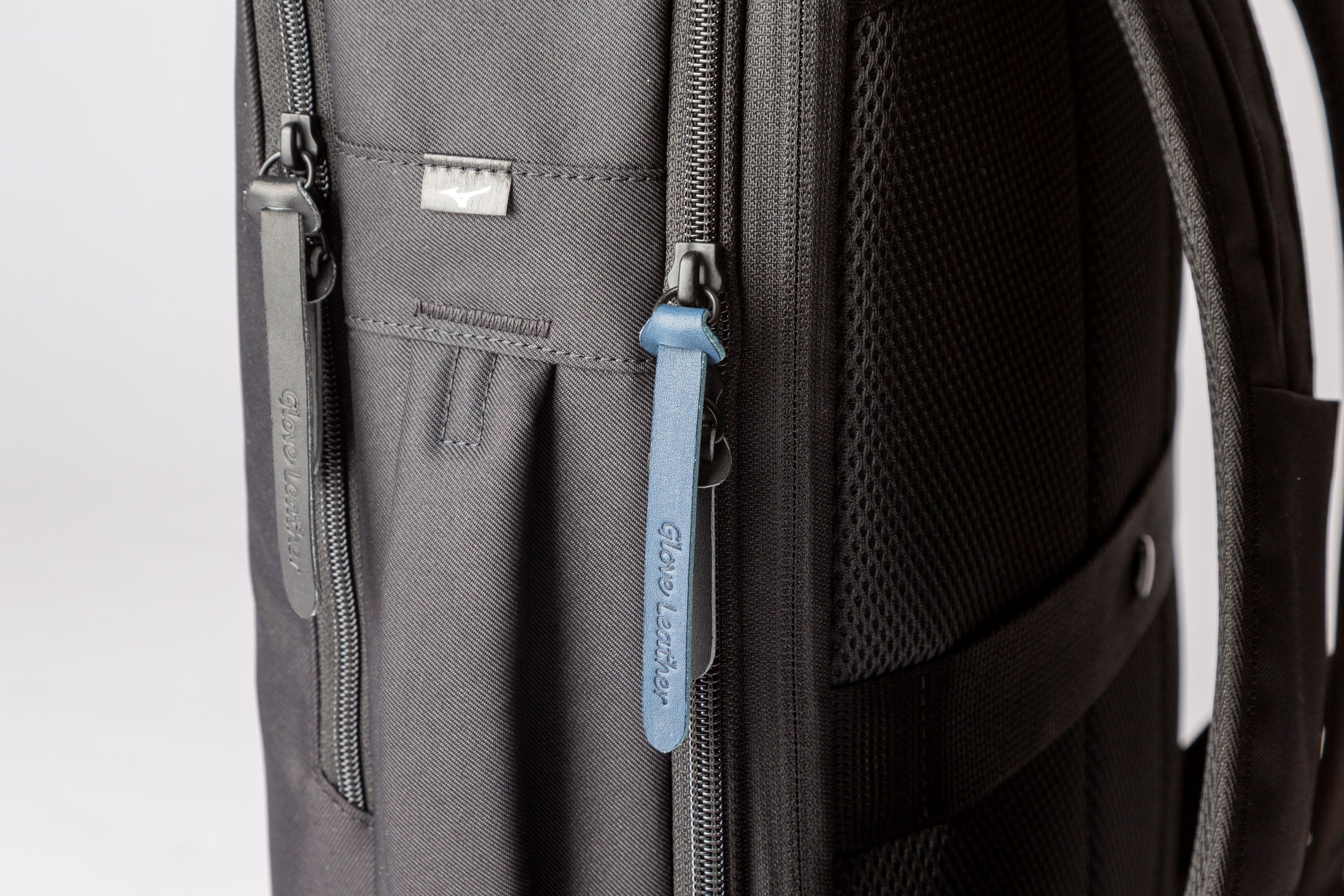 ファスナーストラップにミズノ野球グラブ用革素材を再利用