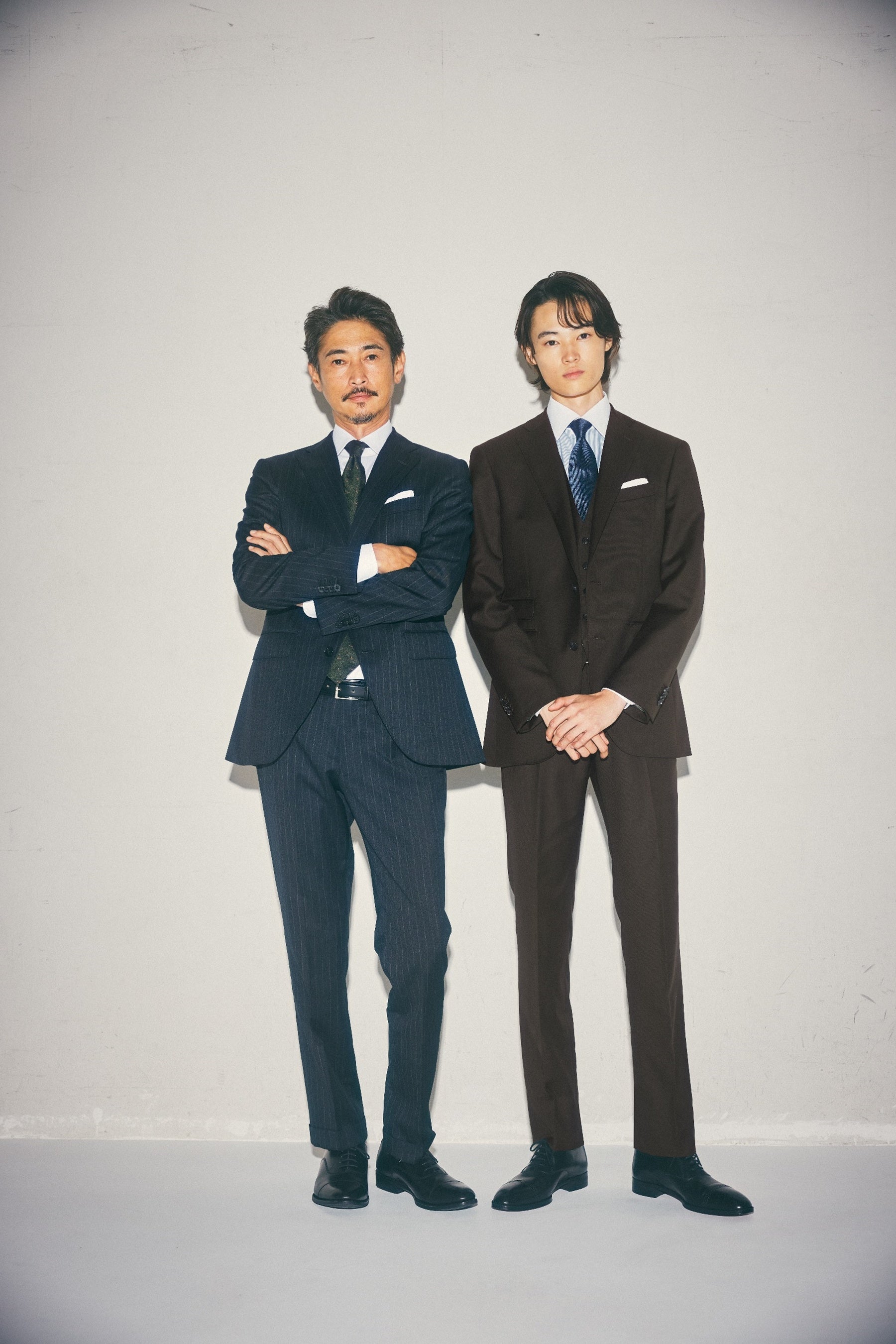 時を超え窪塚洋介・愛流親子の再現写真が新ビジュアルに スーツ