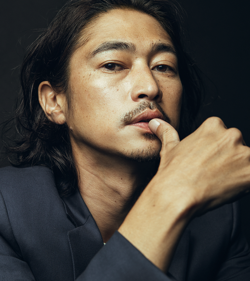 時を超え窪塚洋介・愛流親子の再現写真が新ビジュアルに スーツ