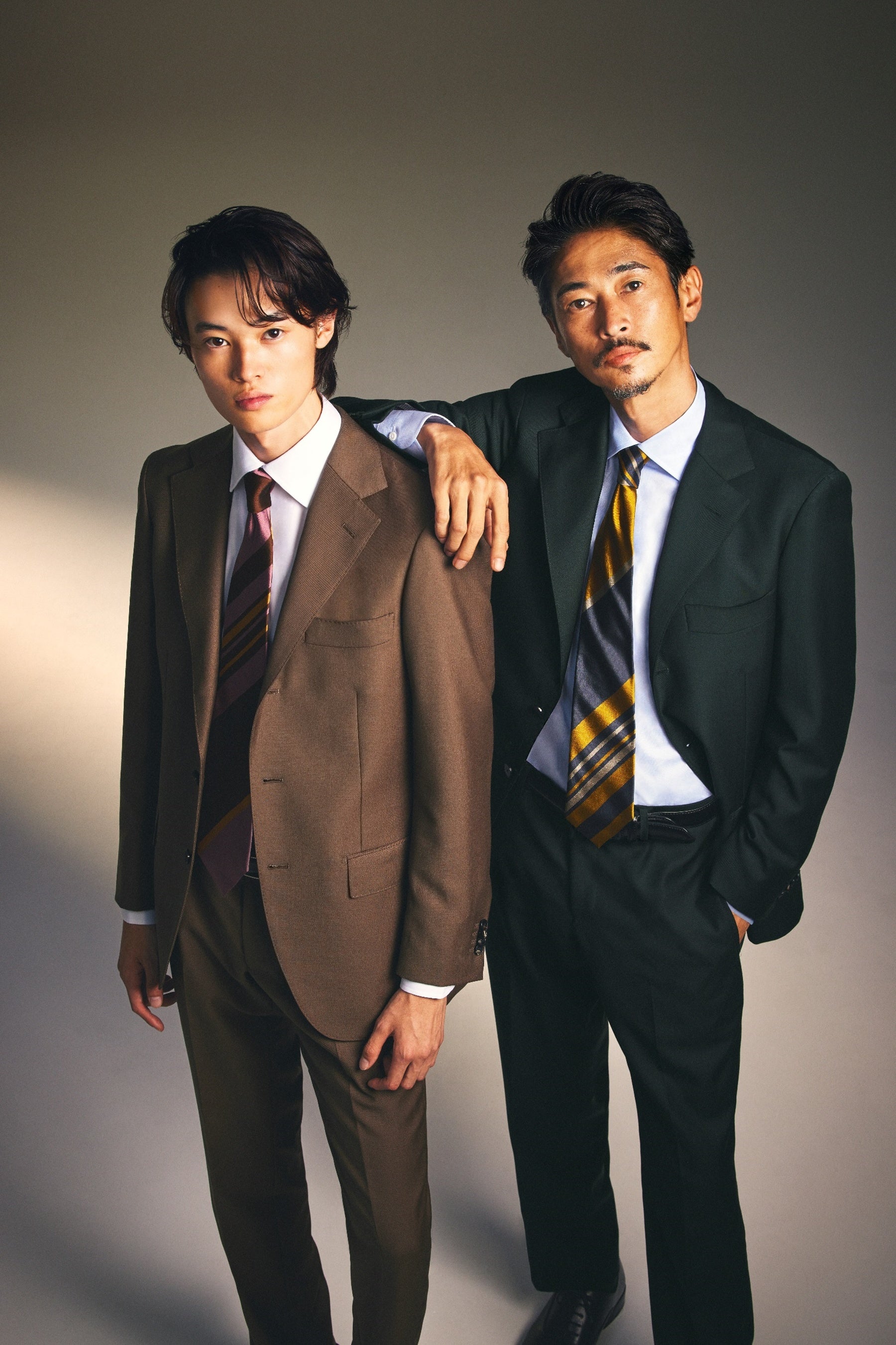 時を超え窪塚洋介・愛流親子の再現写真が新ビジュアルに スーツ