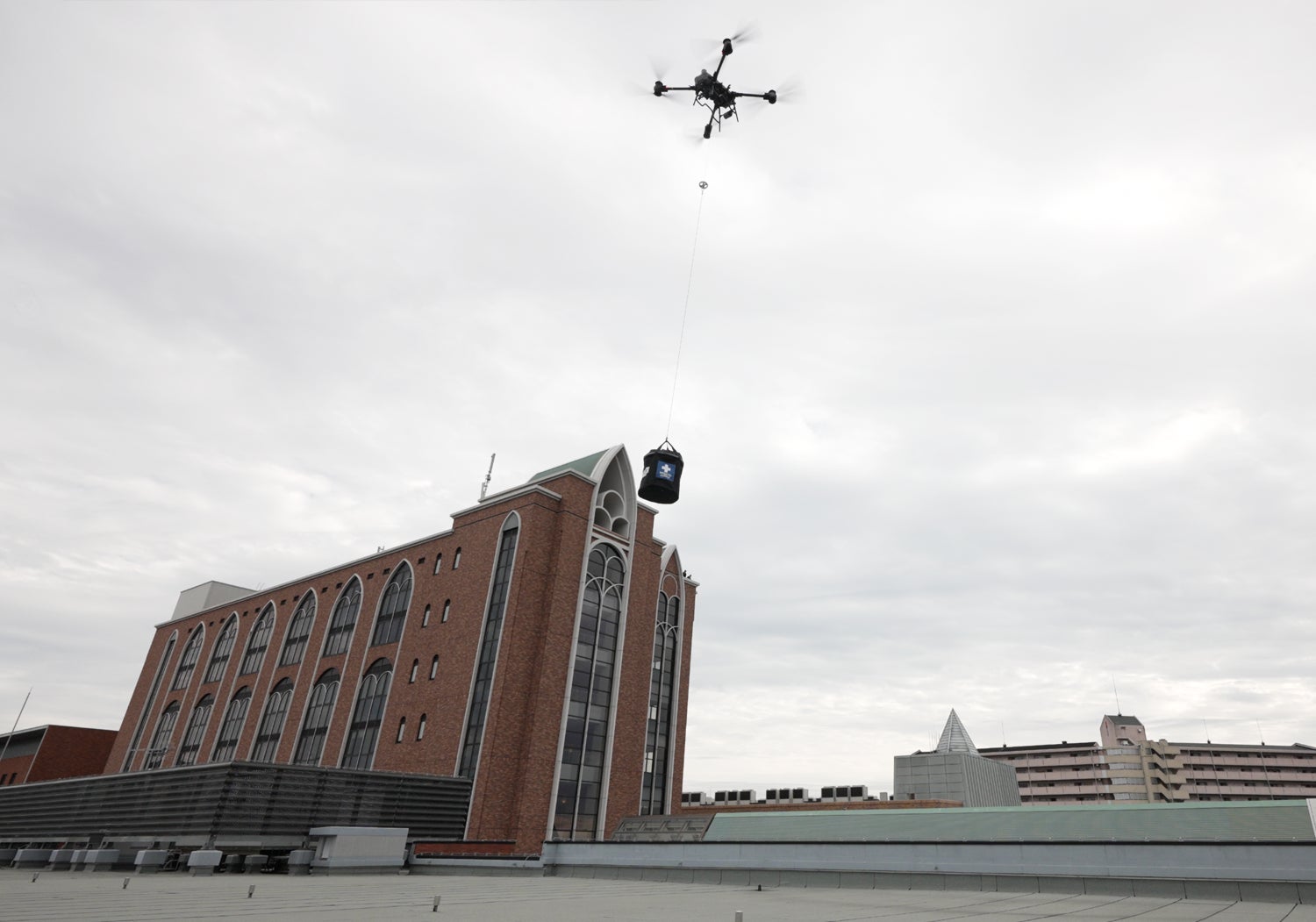 ロジクトロン/近畿大学で医療資材輸送ドローン実証を実施 | 株式会社ロジクトロンのプレスリリース