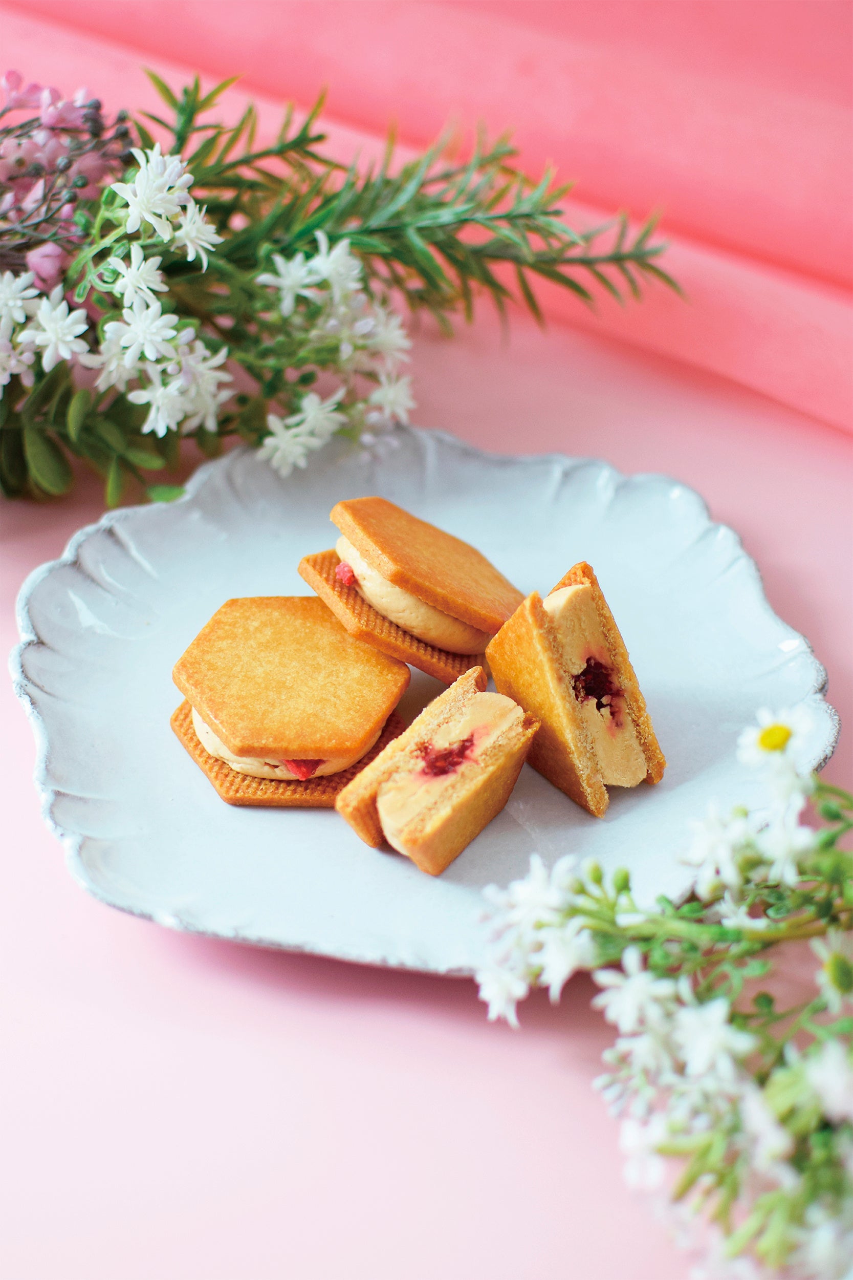 L'ABEILLE】フランスから届いた春に咲く花々のはちみつや