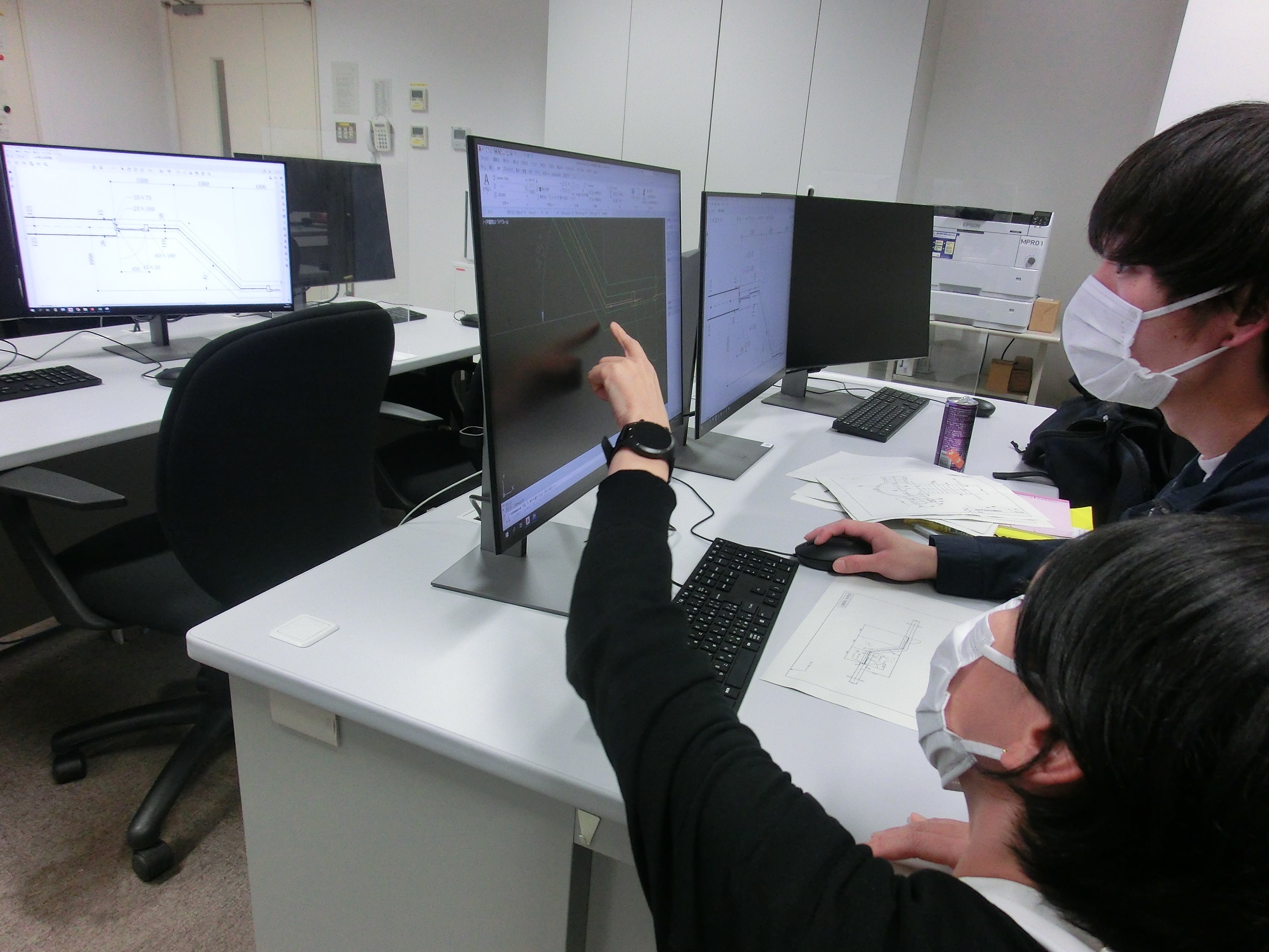 わからないところは積極的に質問して解決する加藤さん