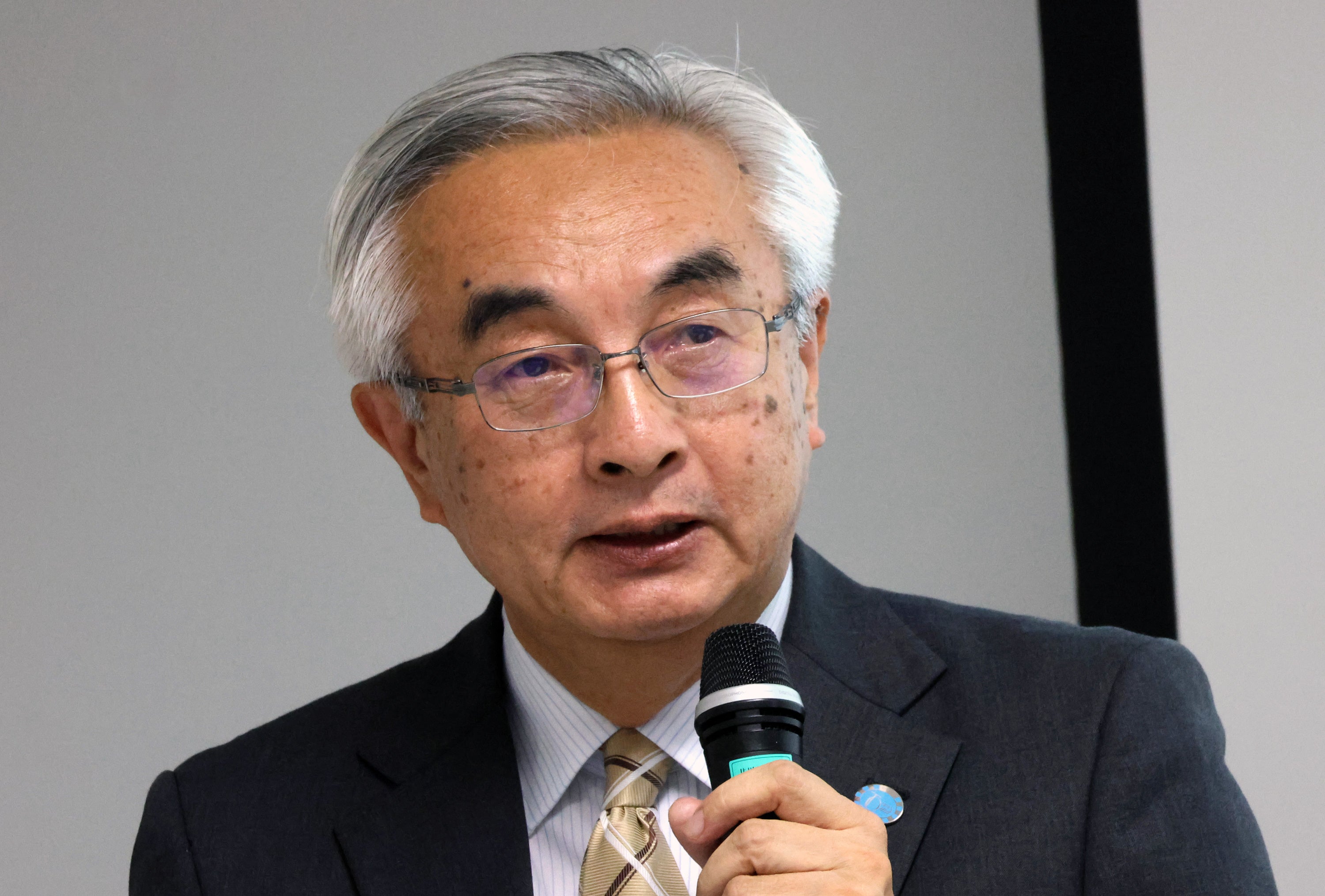 修了式で受講生へエールを送る社長・大江