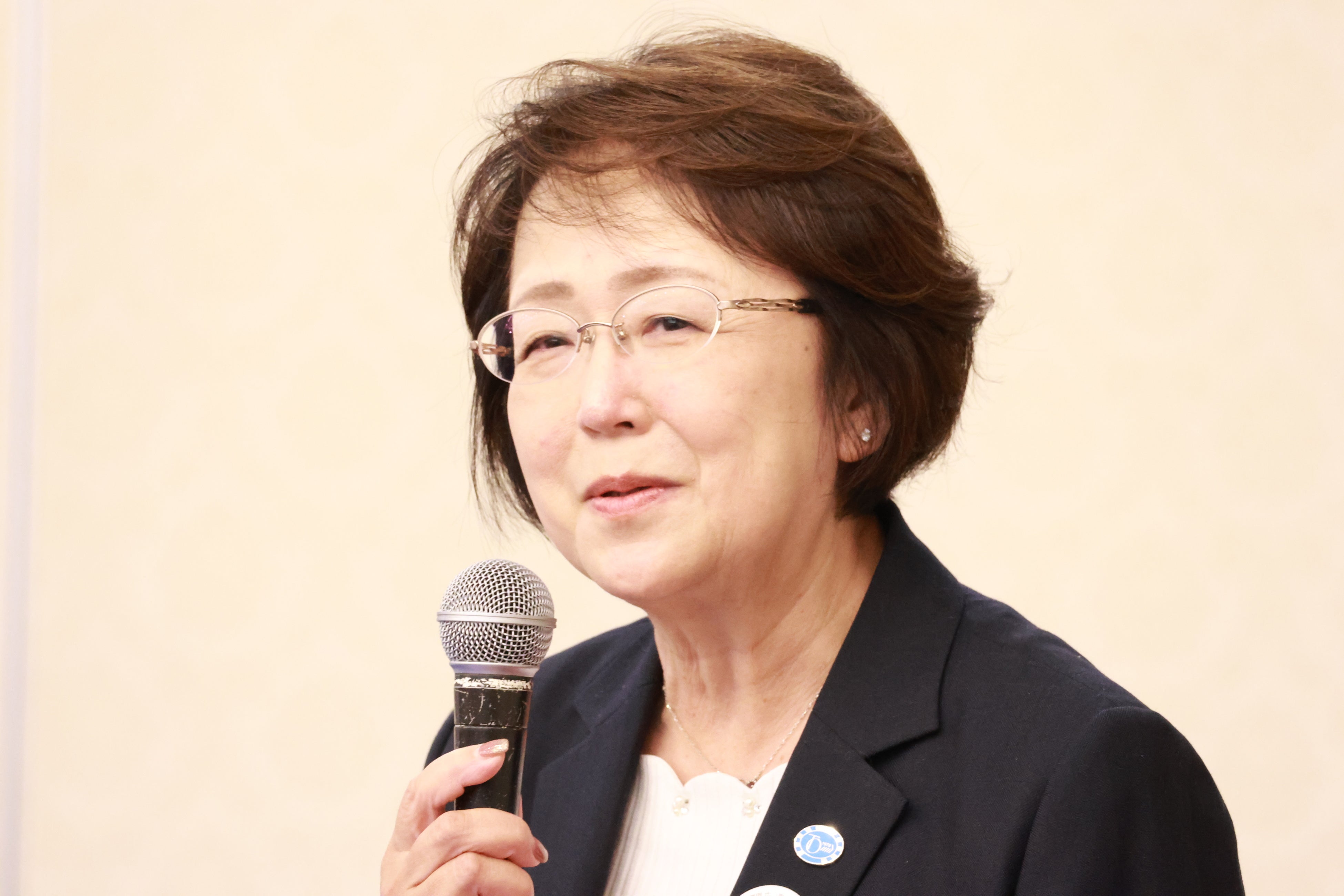 事業説明する猪又社長