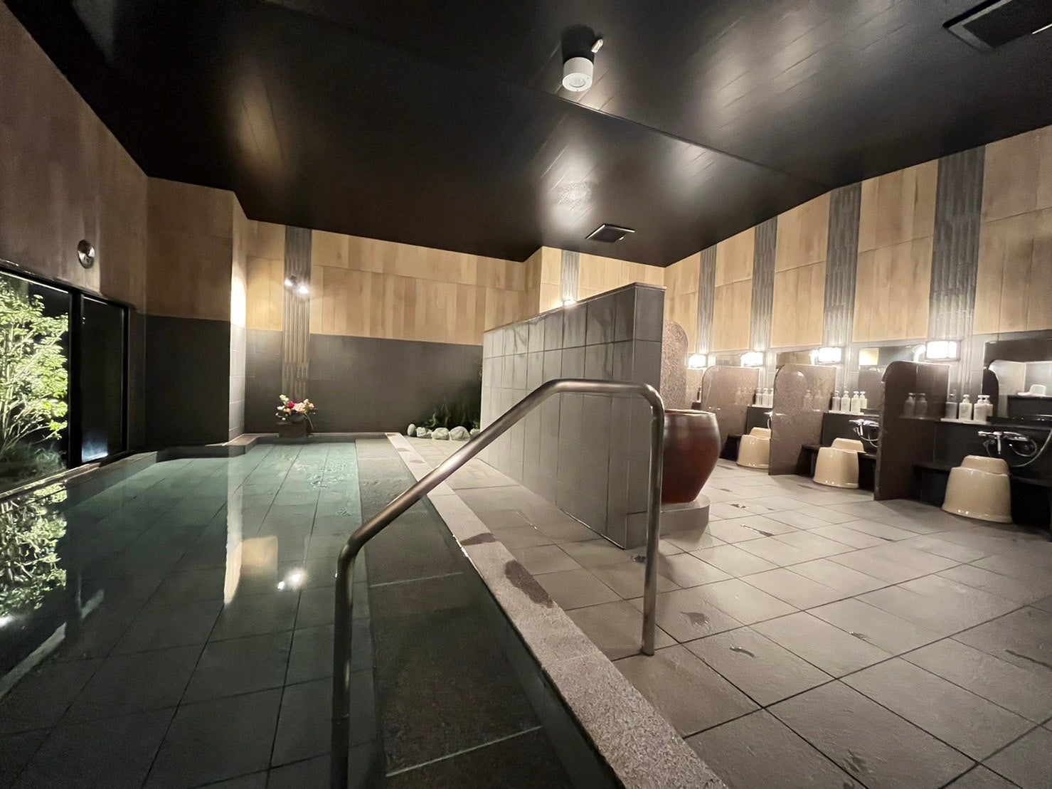 ラジウム人工温泉大浴場