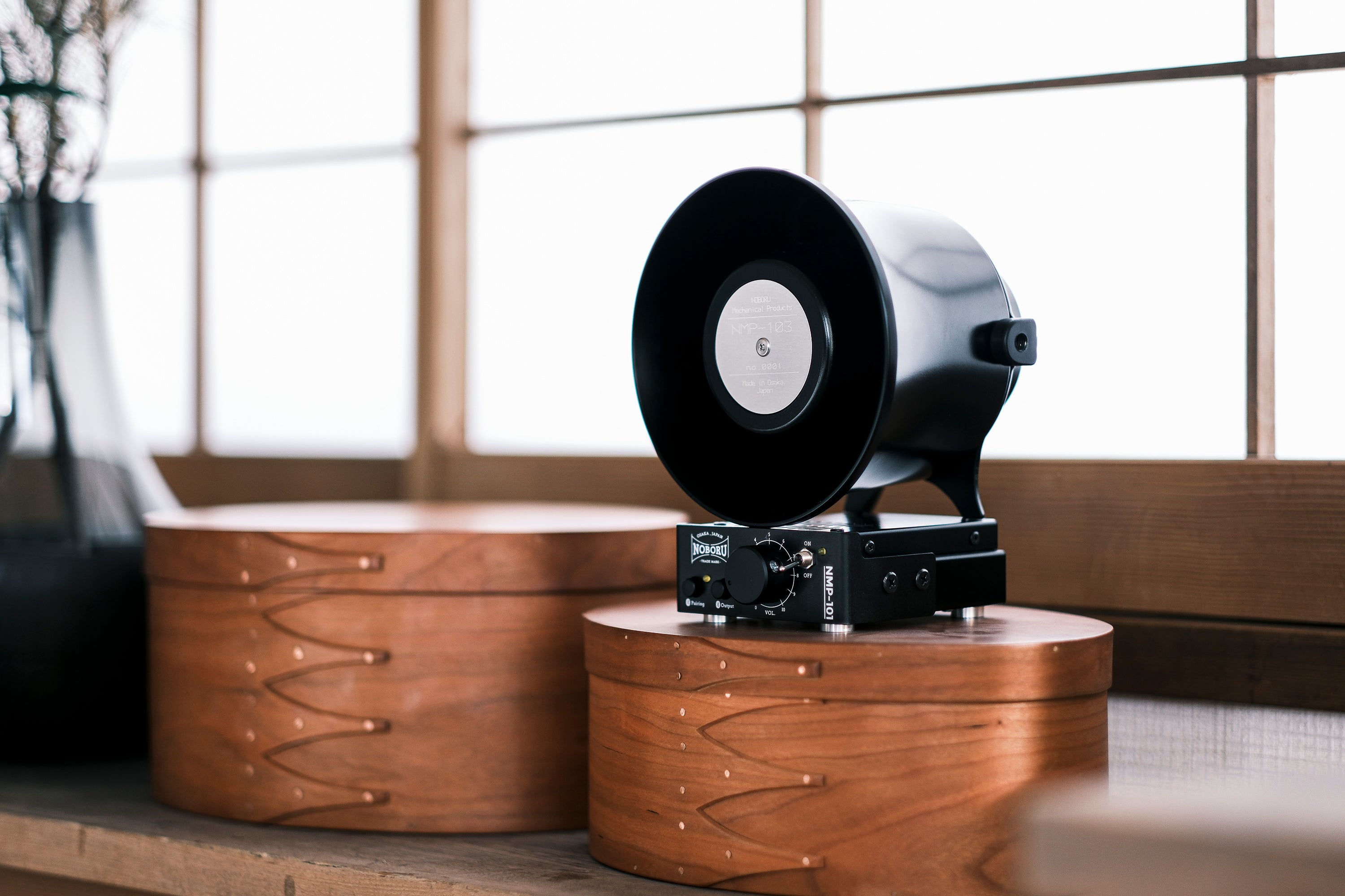 NMP101（アンプ）NMP103（ホーン型スピーカー）