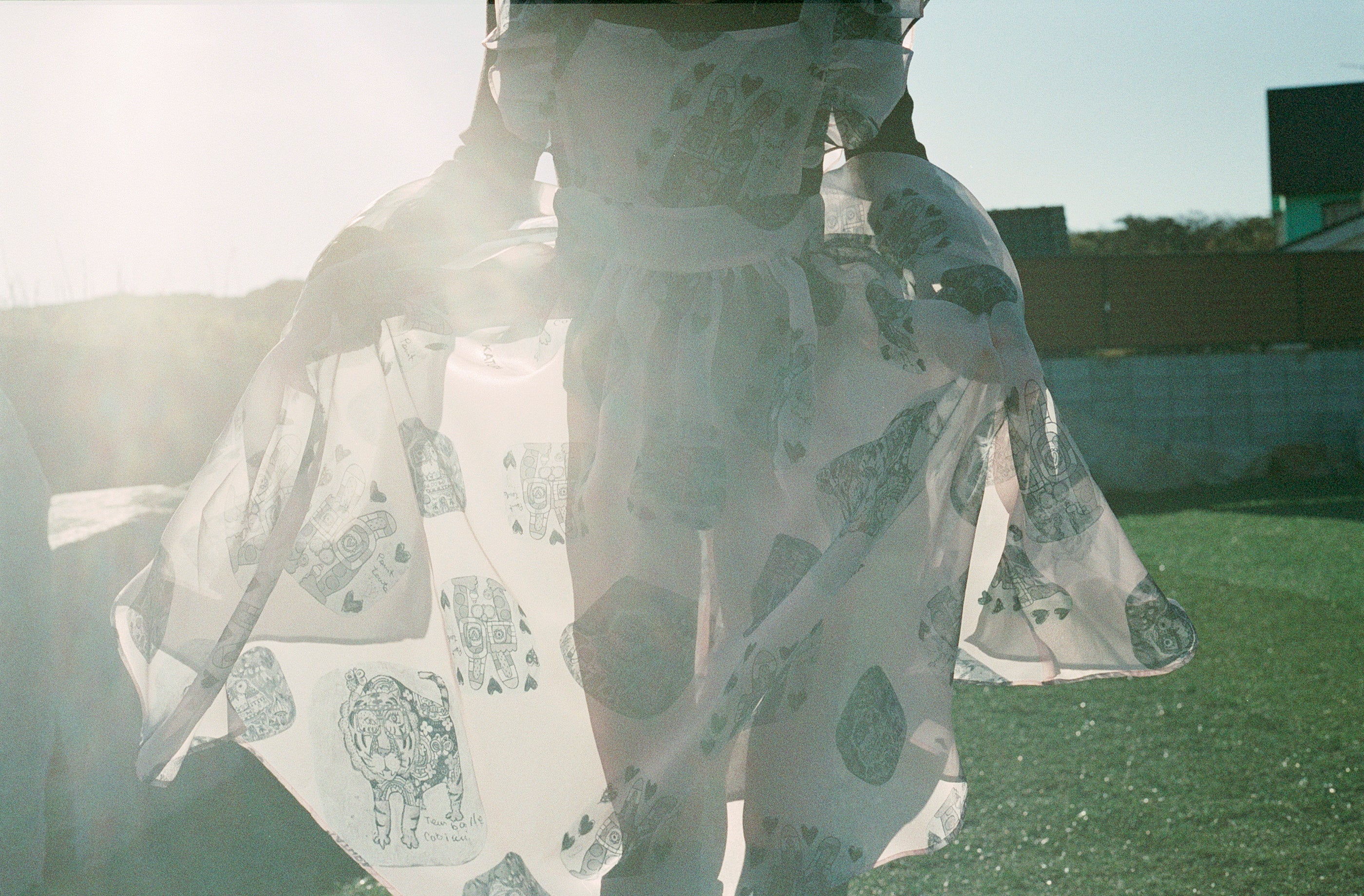 生地：リファインドサテンオーガンザ（オレンジ）