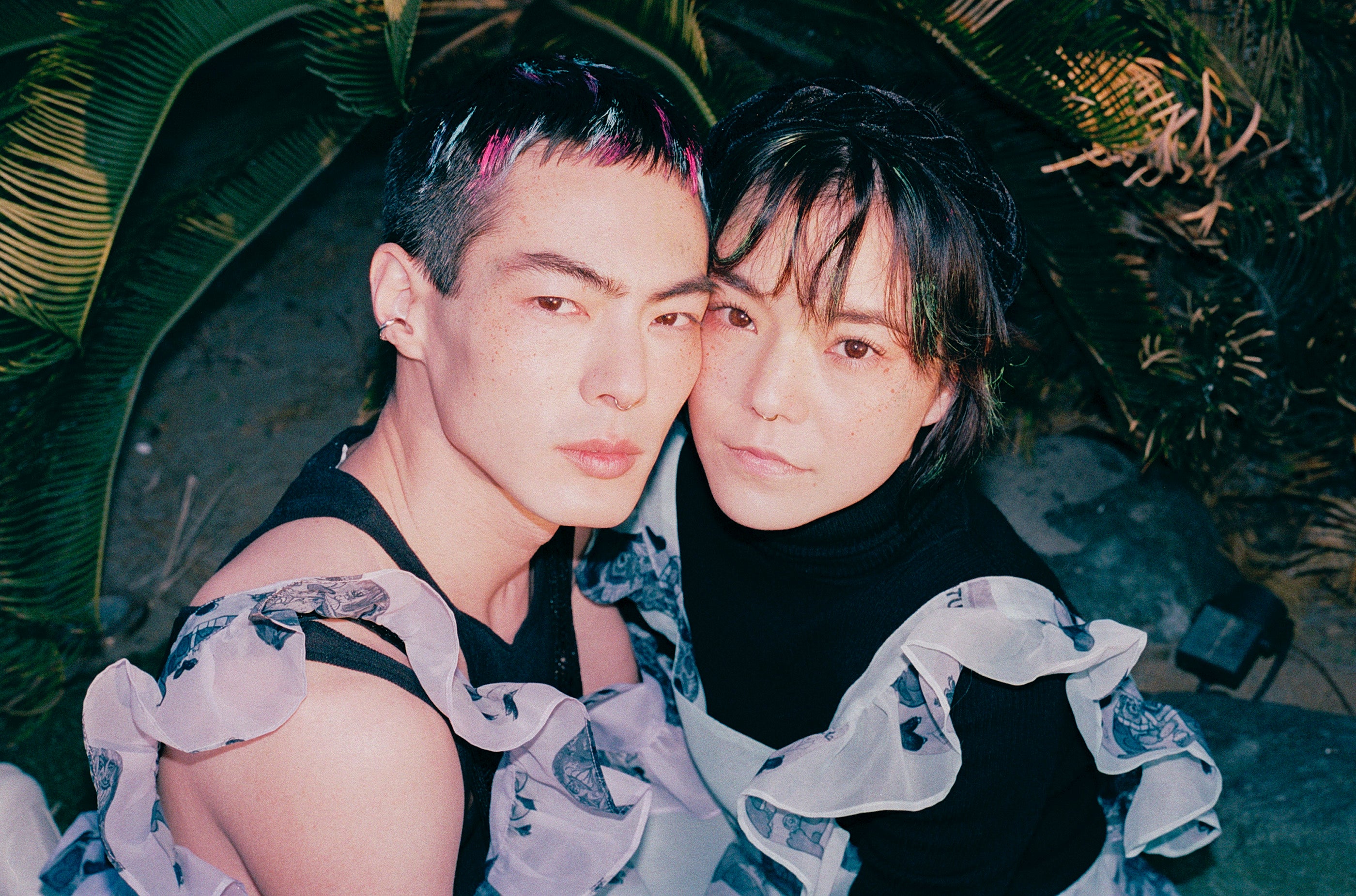 フリルスクエアネック（パープル・グリーン）