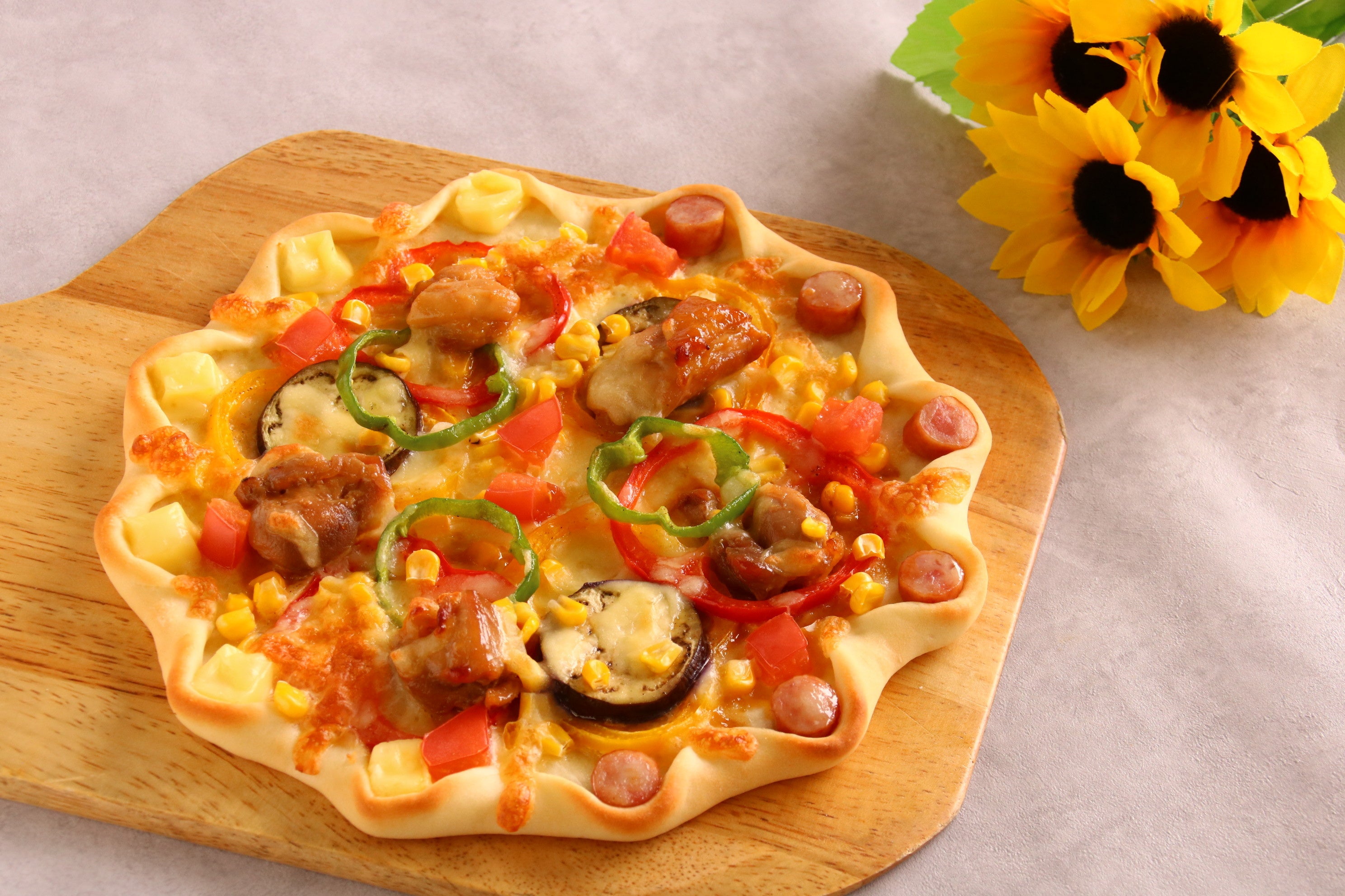 てりやきチキンと夏野菜のフラワーピザ