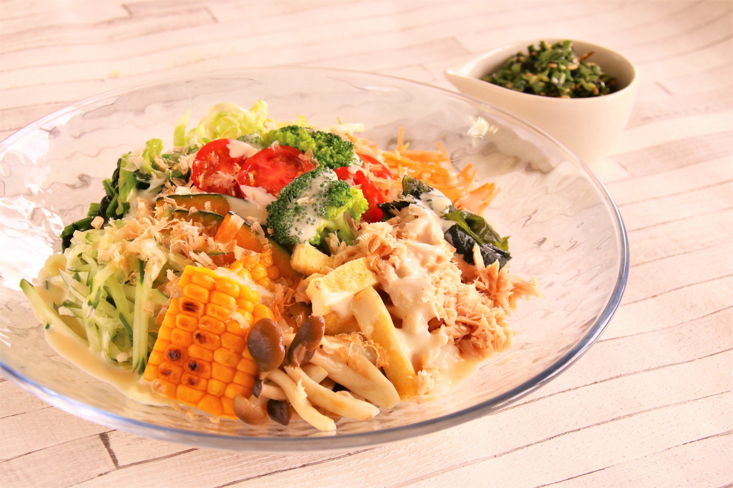 一味違う野菜が美味しいサラダうどん