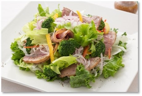 炭火焼ローストビーフのご馳走サラダ