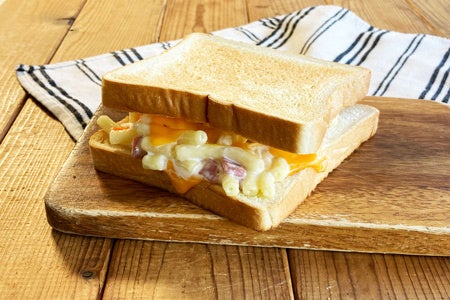 マカロニ&チーズのトーストサンド